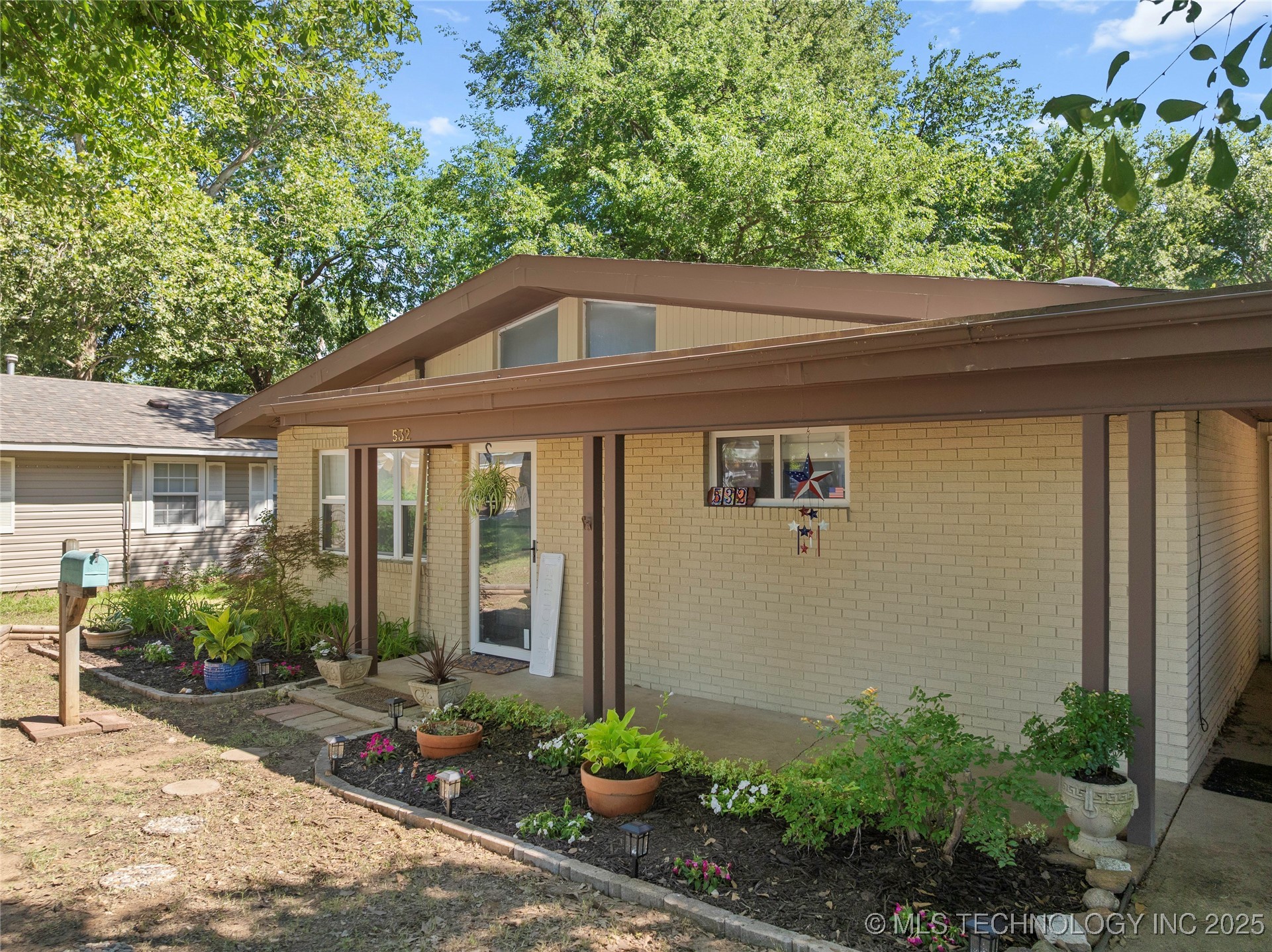532 Hammers Road Property Photo 3