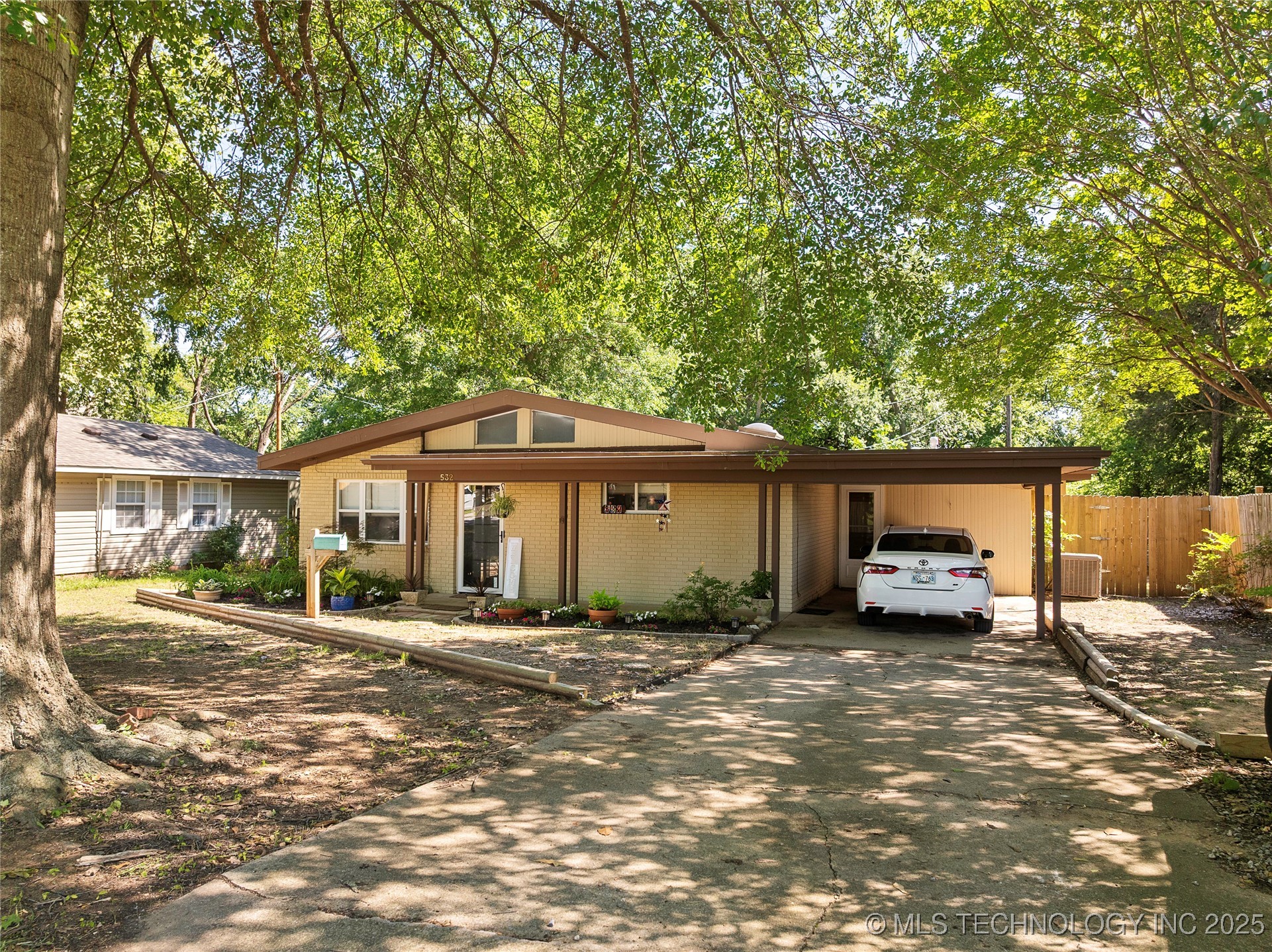 532 Hammers Road Property Photo 4