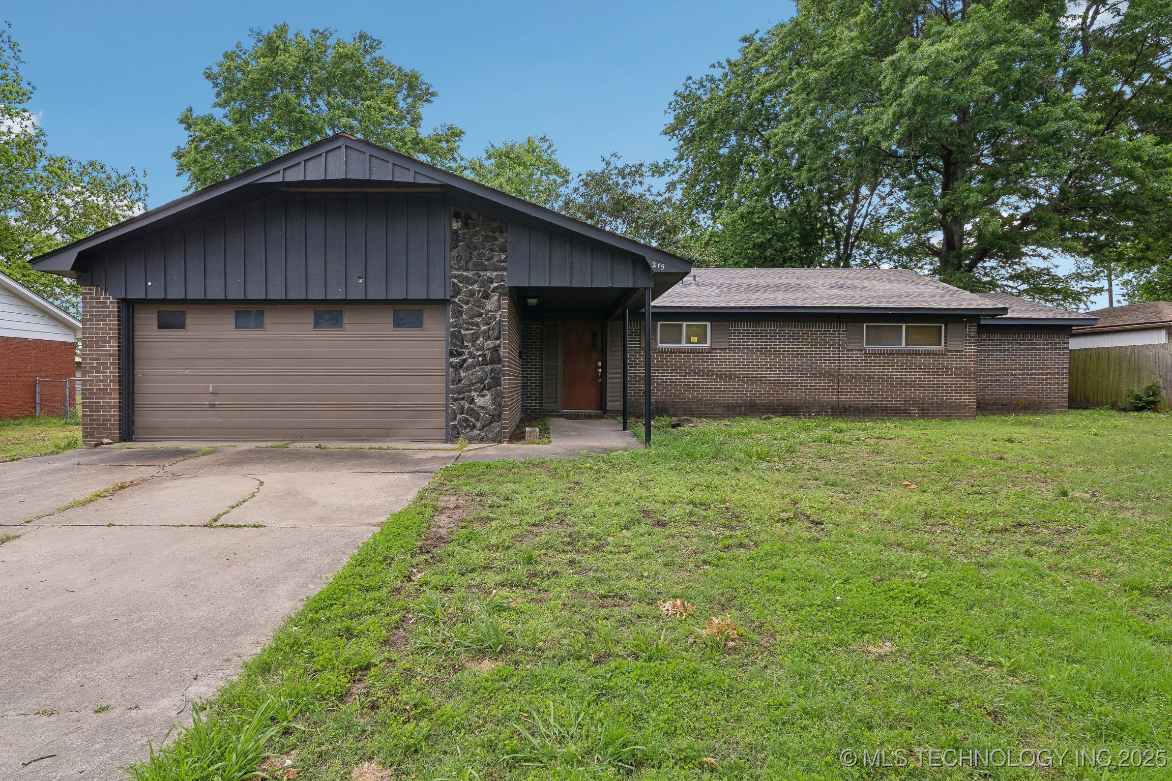 215 Rodman Circle Property Photo