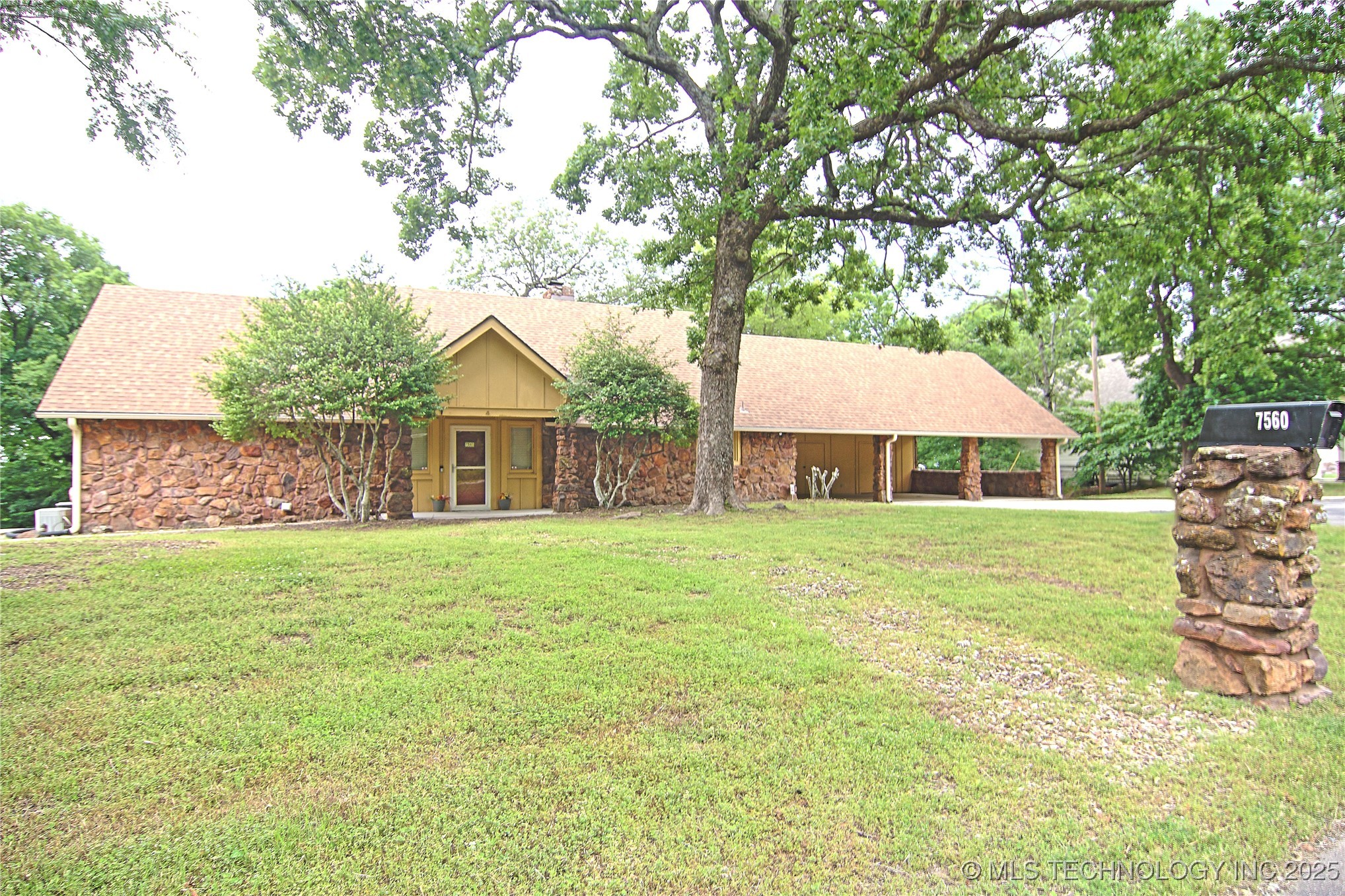 7560 River Ridge Road Property Photo 1