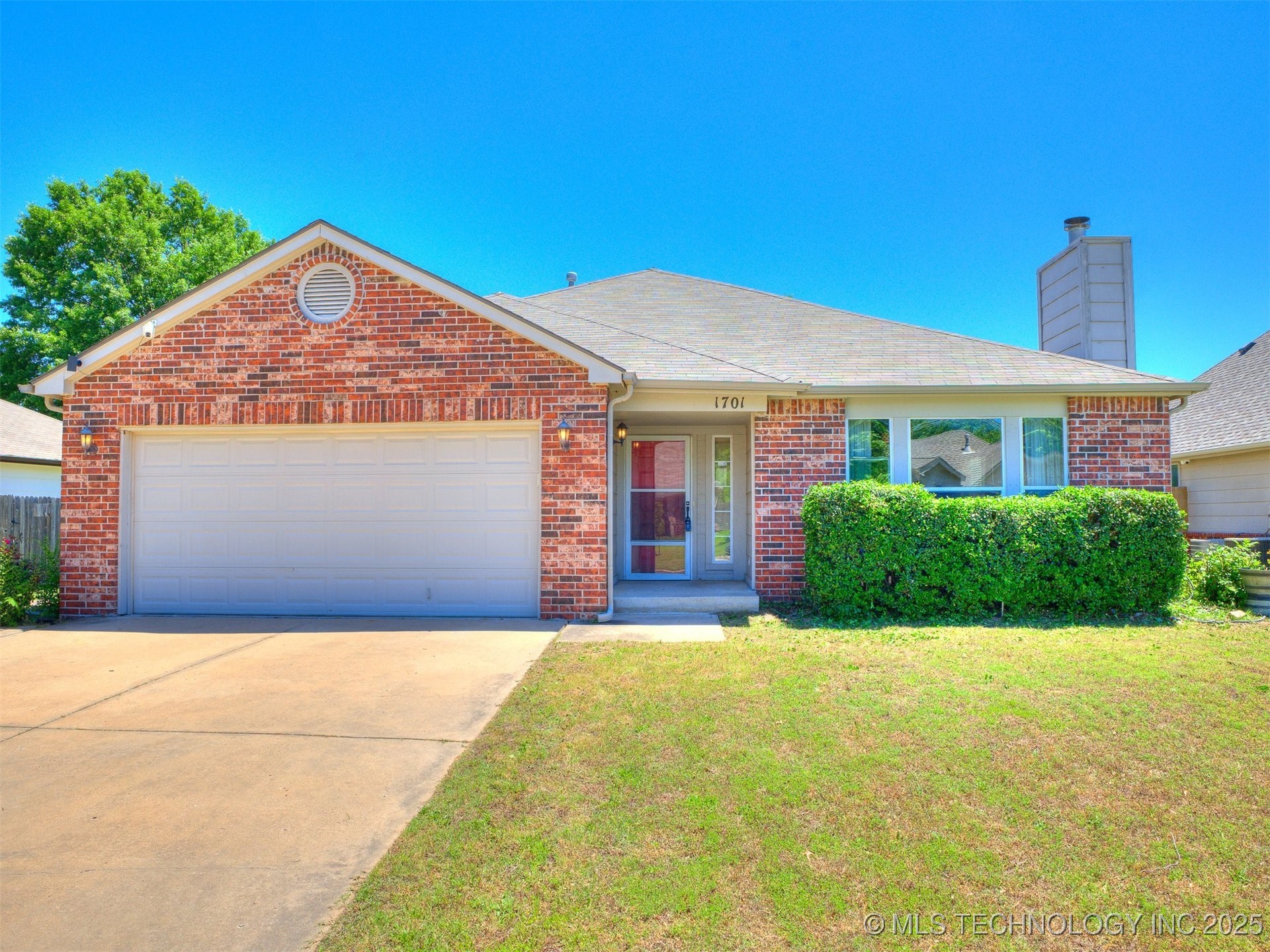 1701 S Narcissus Place Property Photo 1