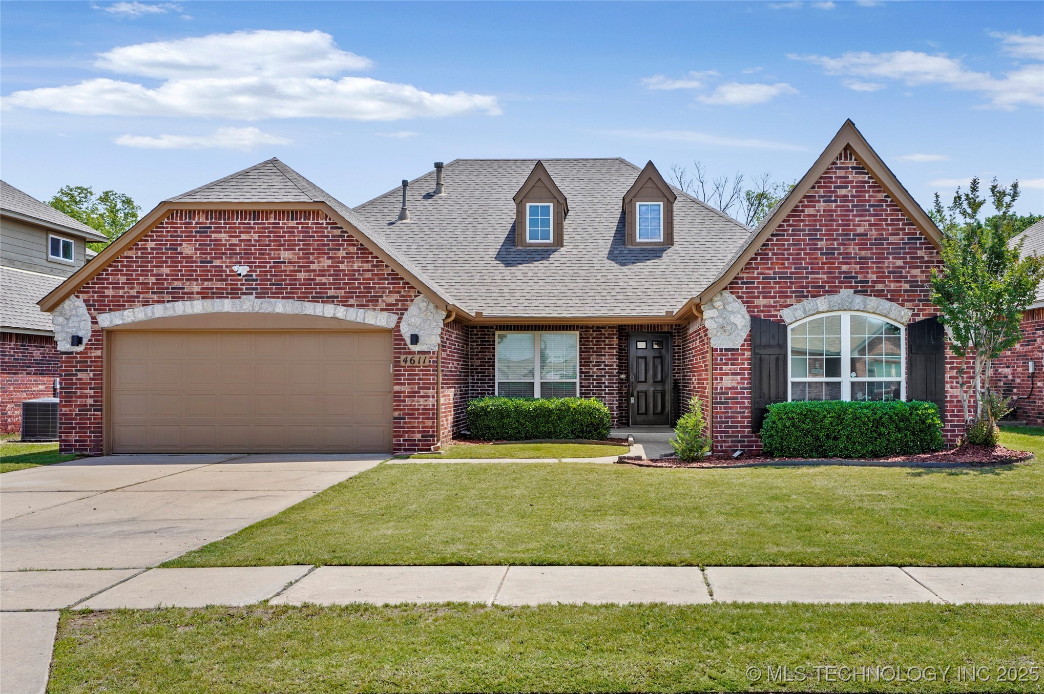 4611 N 36th Place Property Photo 1