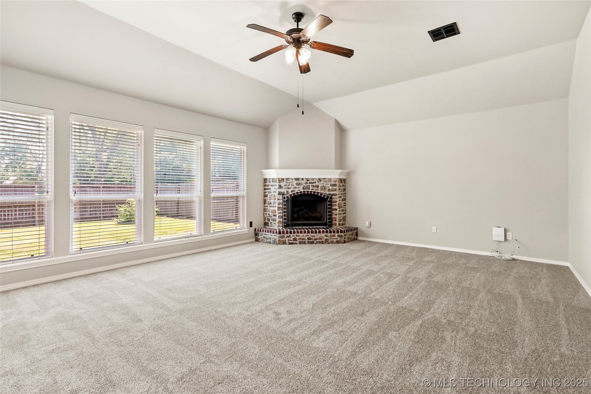 4611 N 36th Place Property Photo 5