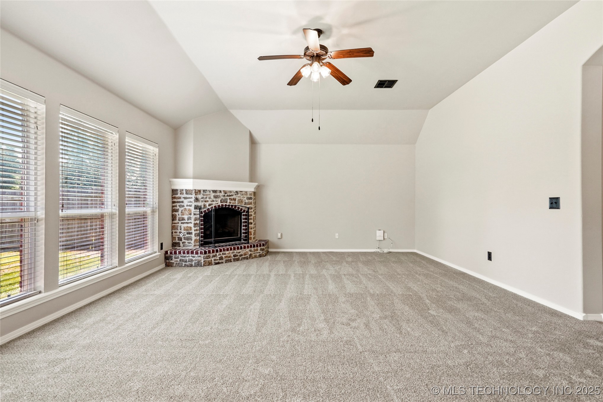 4611 N 36th Place Property Photo 6