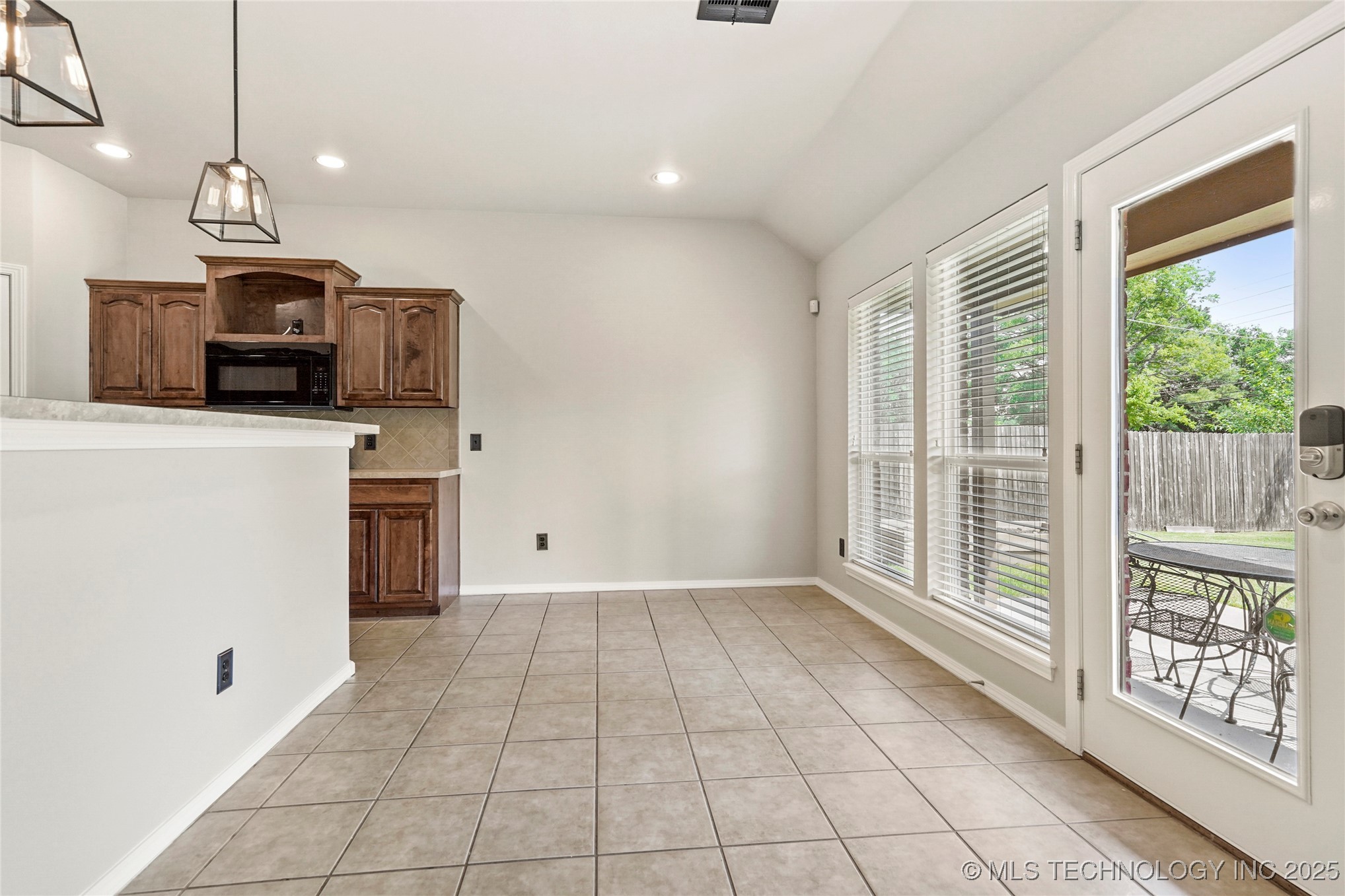4611 N 36th Place Property Photo 8