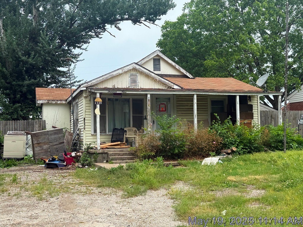 1309 S Oak Property Photo