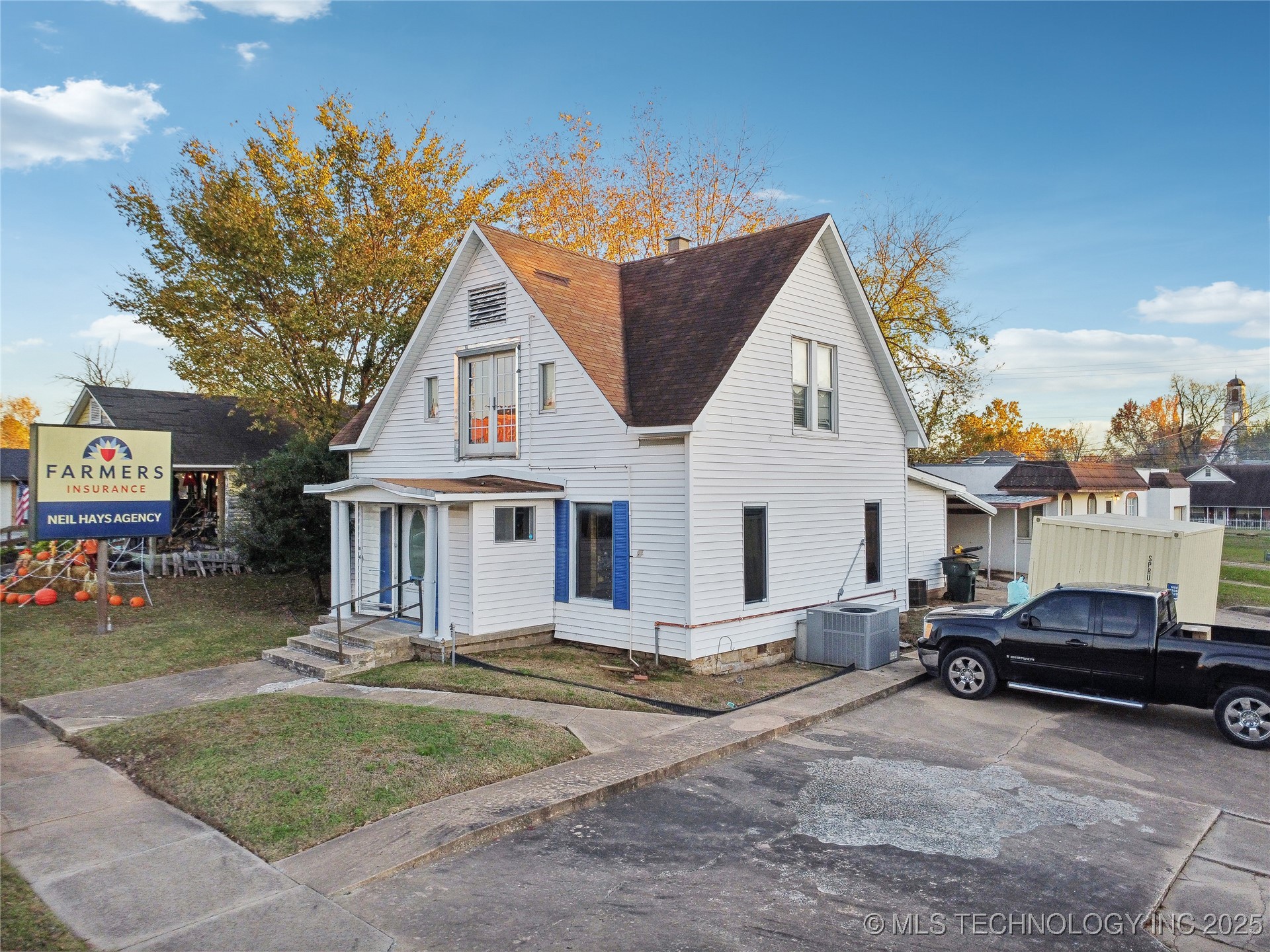 116 W 8th Street Property Photo 2