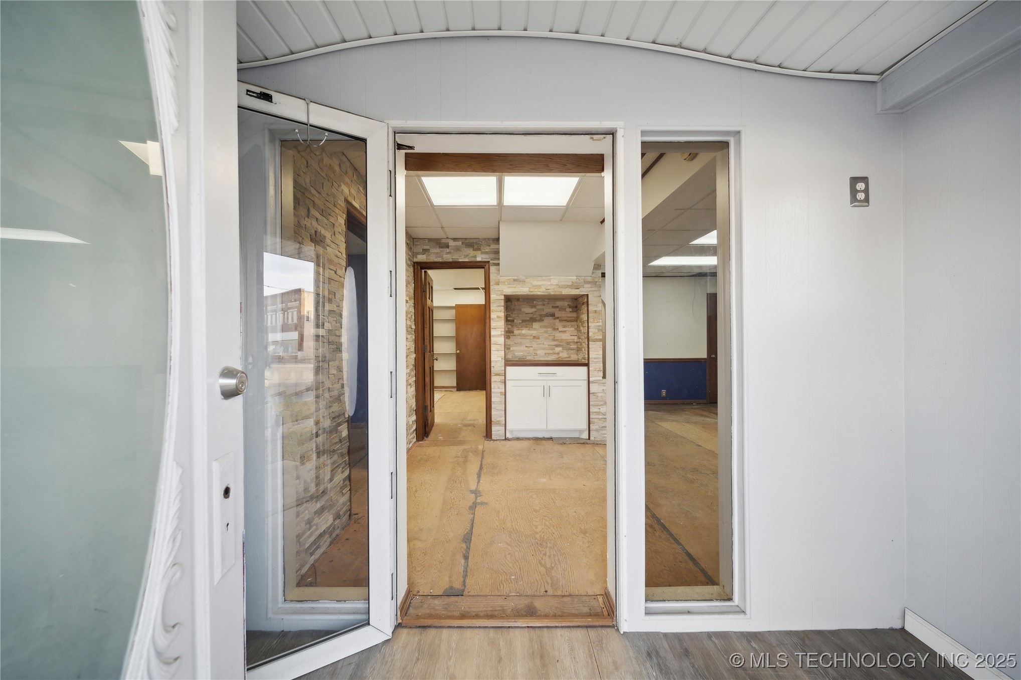 116 W 8th Street Property Photo 5