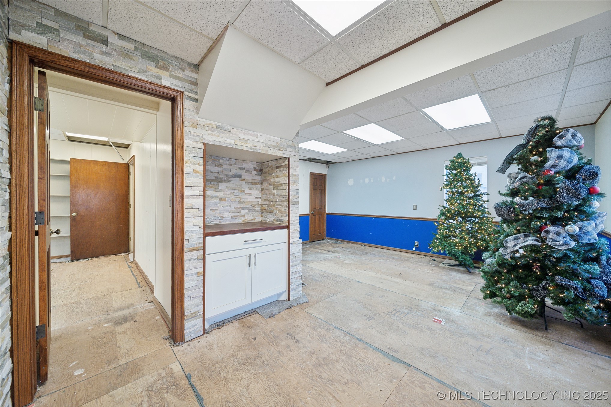 116 W 8th Street Property Photo 7
