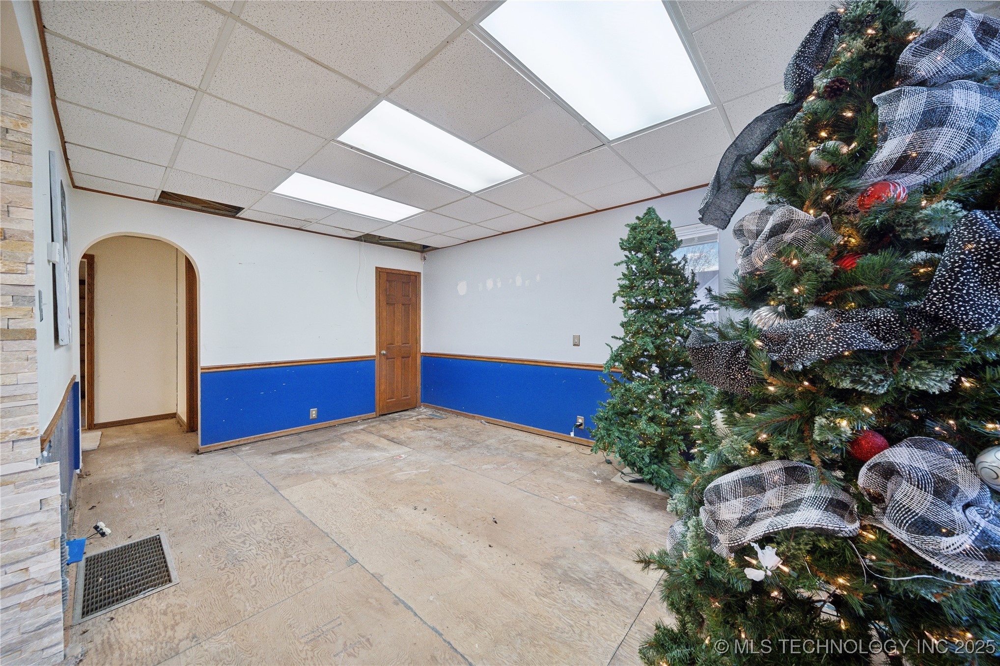 116 W 8th Street Property Photo 8