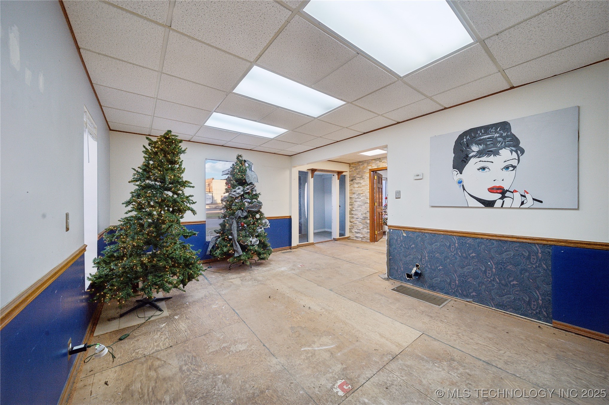 116 W 8th Street Property Photo 9