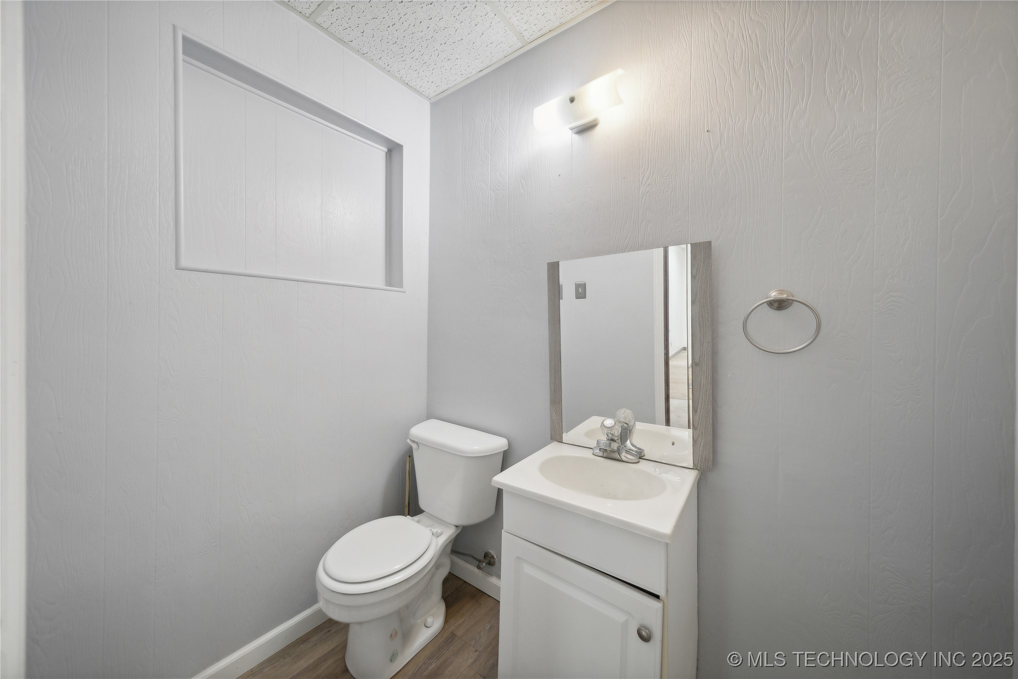 116 W 8th Street Property Photo 17