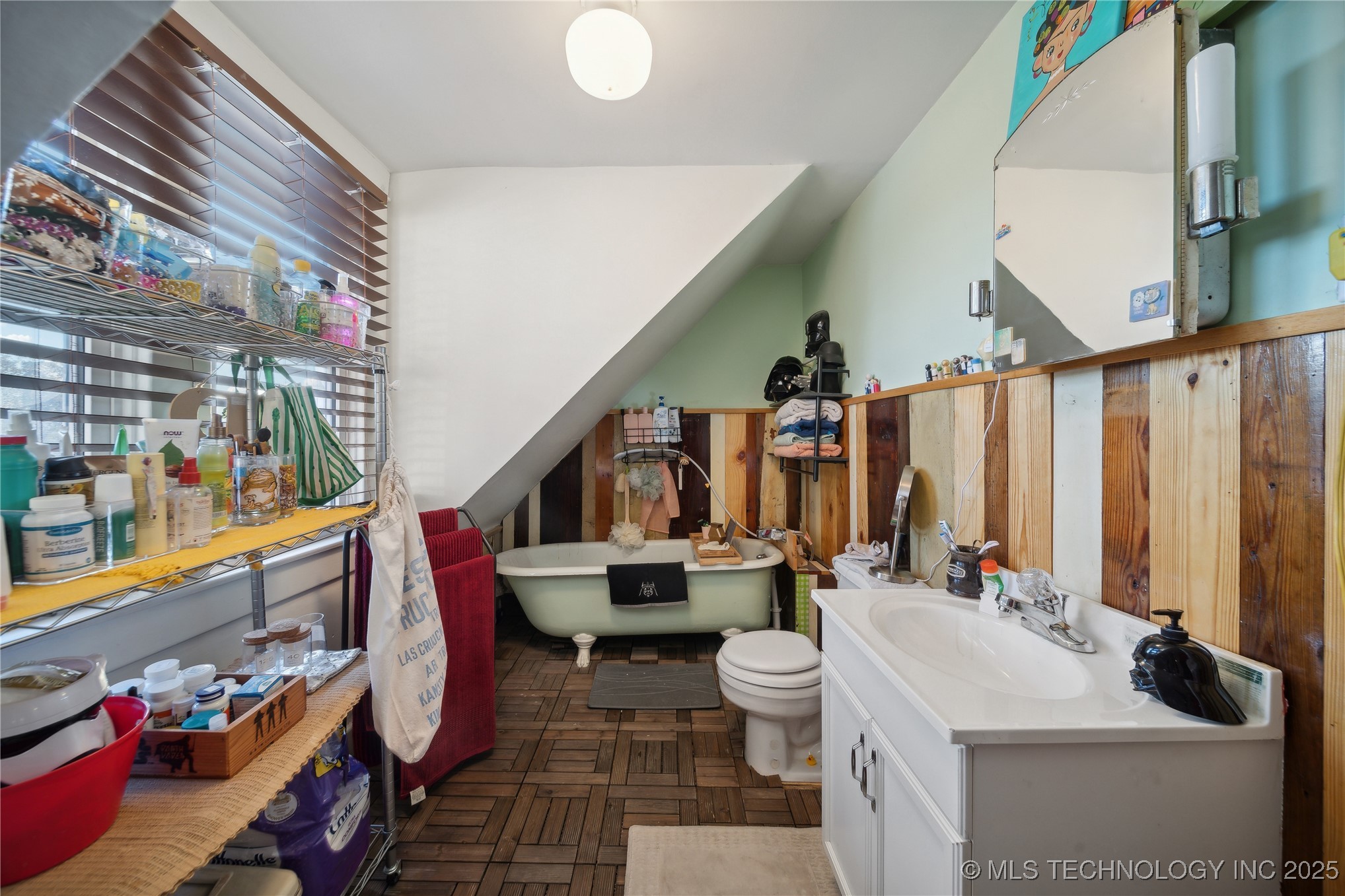 116 W 8th Street Property Photo 23