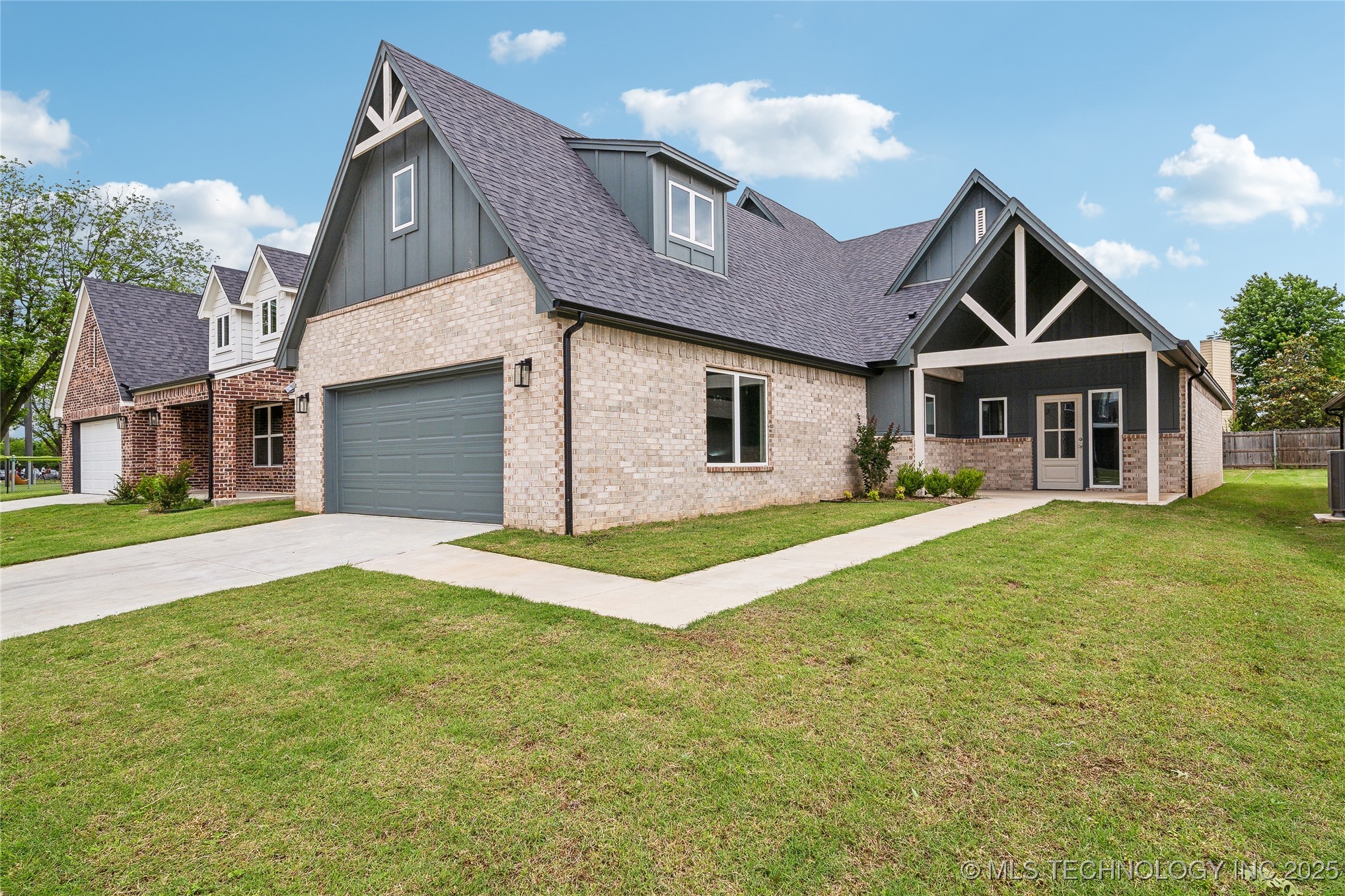 2504 W Birmingham Street Property Photo 1