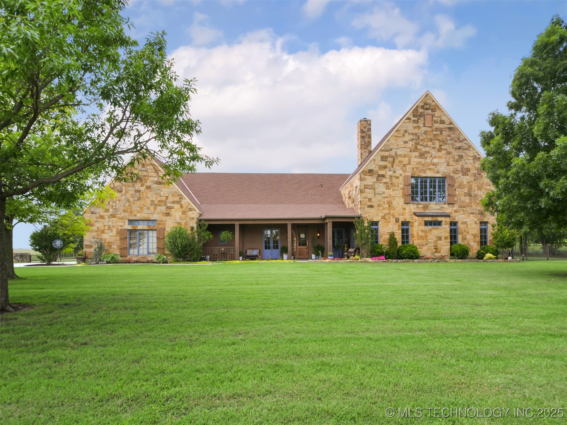 5999 Woodford Road Property Photo 1