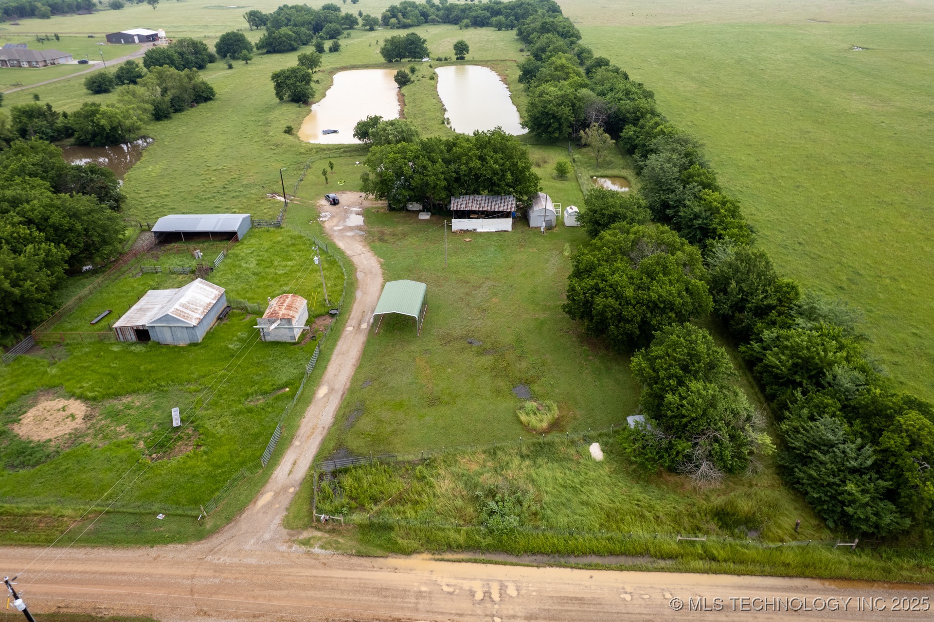 1979 E Davis Property Photo