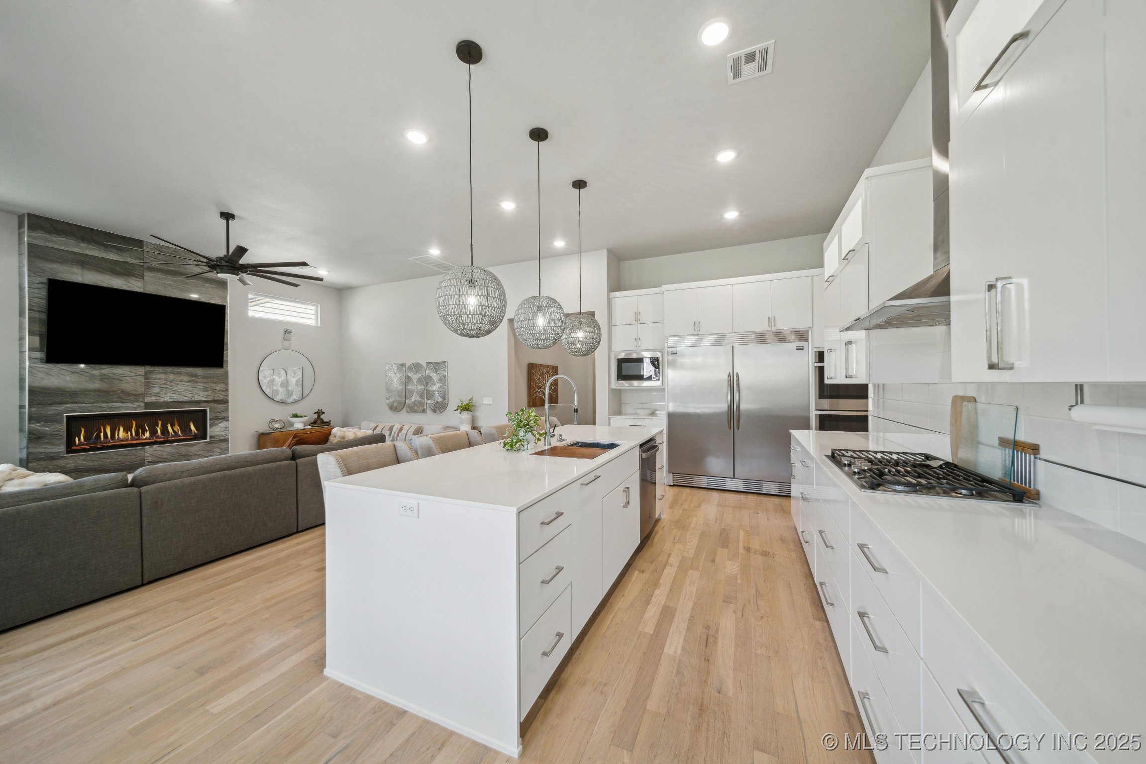 1106 E 36 Place Property Photo 15