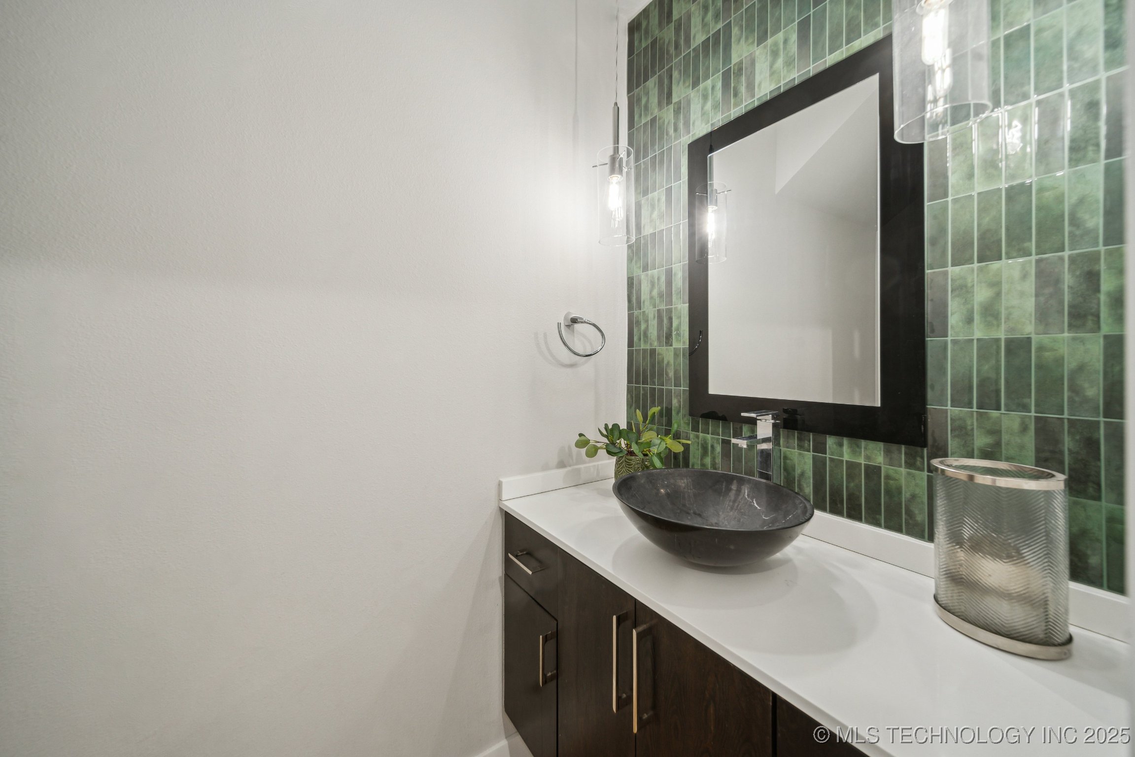 1106 E 36 Place Property Photo 18
