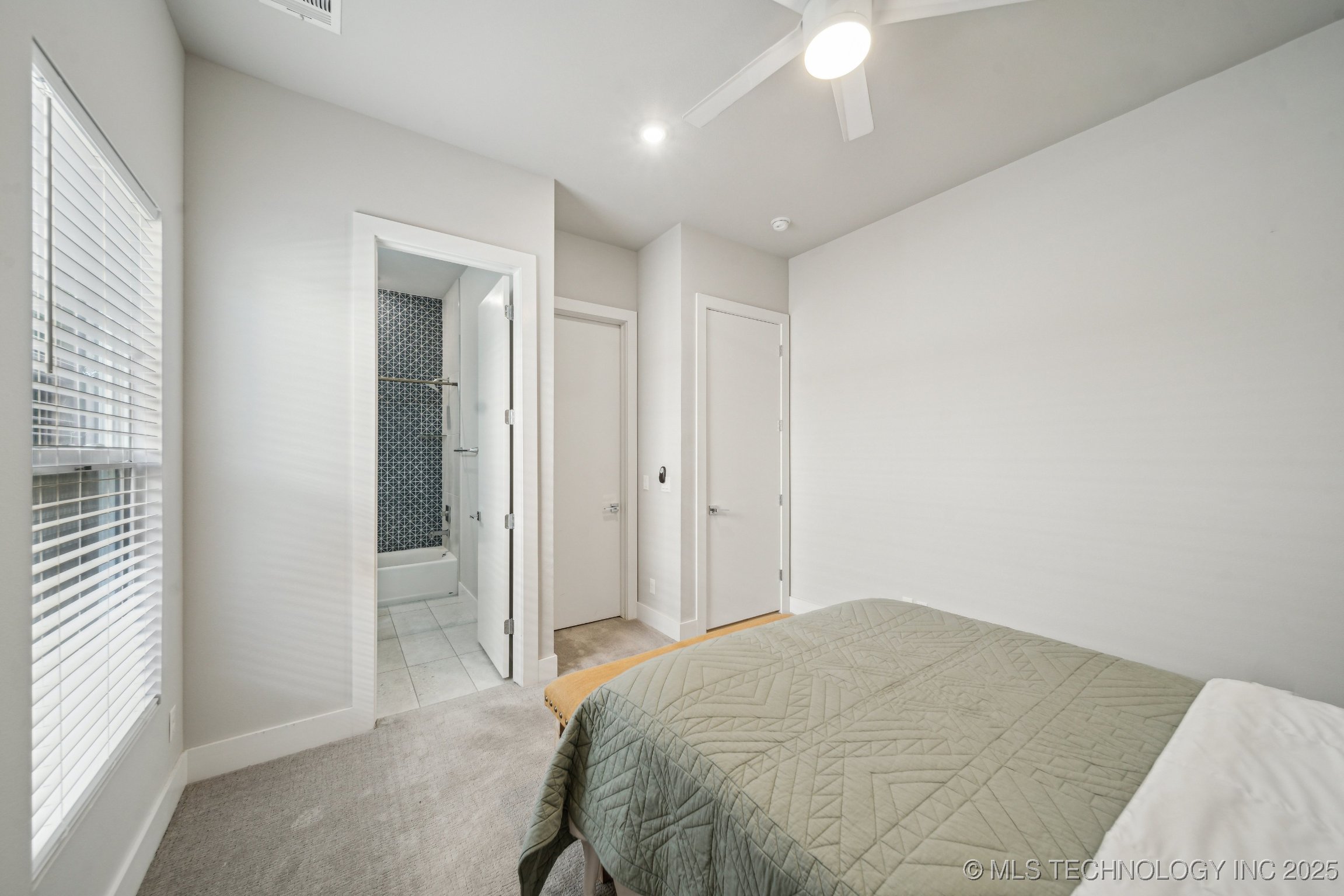 1106 E 36 Place Property Photo 23
