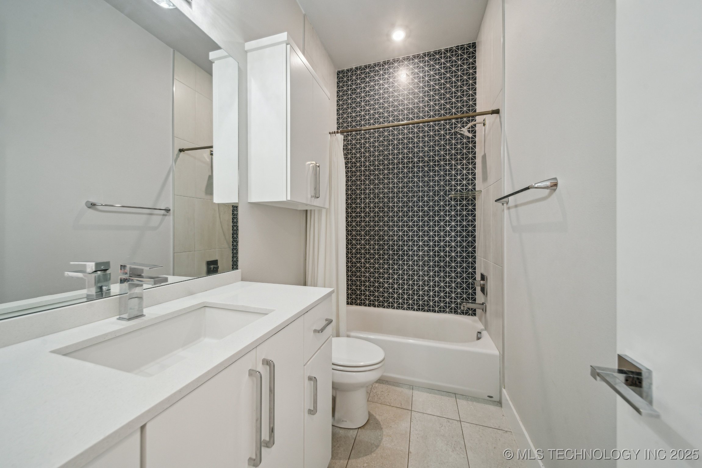 1106 E 36 Place Property Photo 24