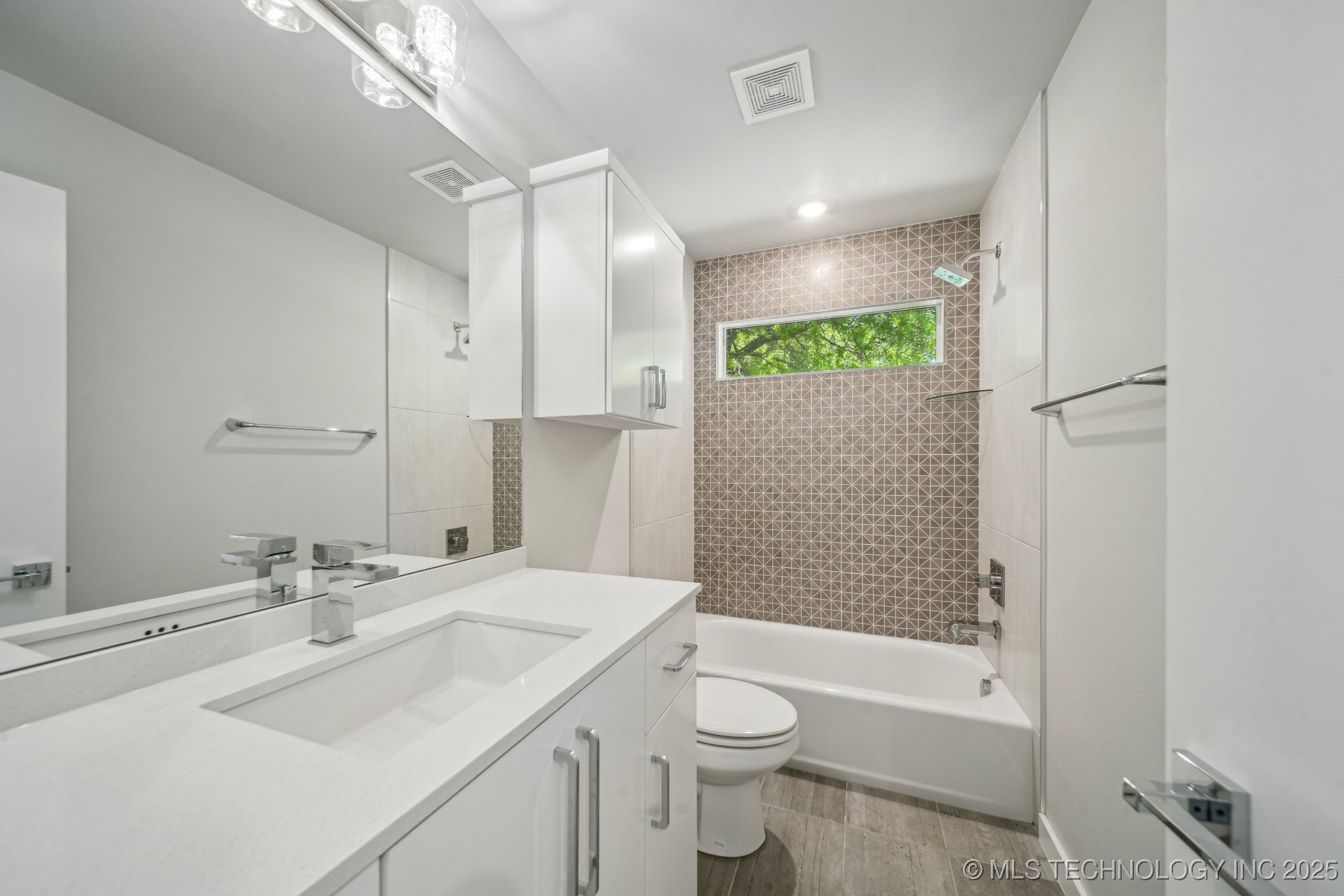 1106 E 36 Place Property Photo 33