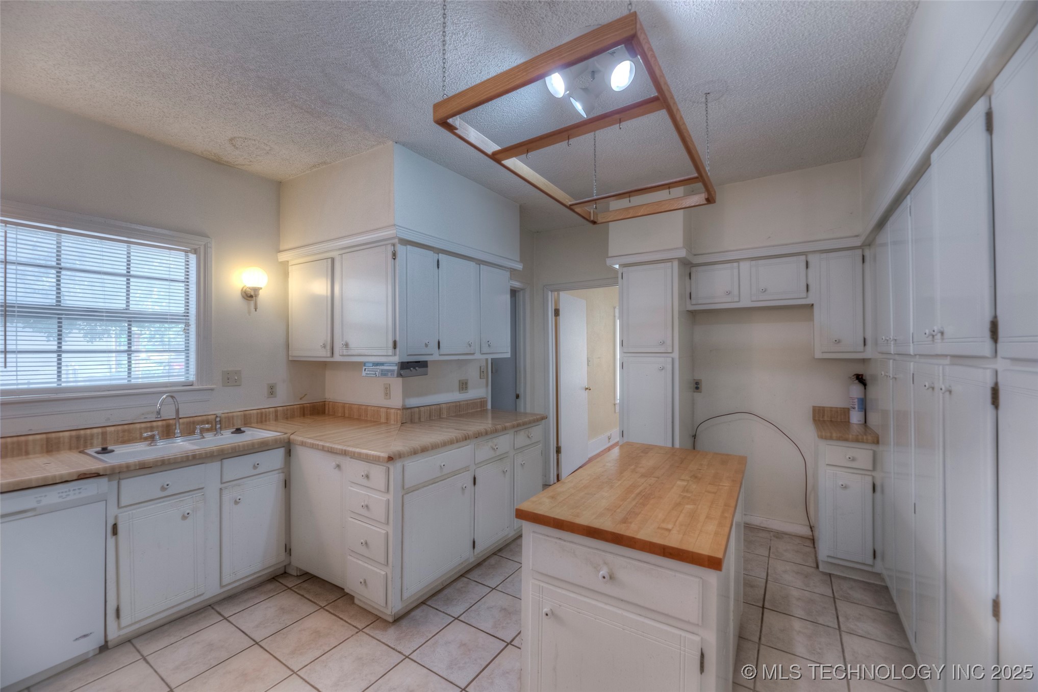 234 E Freeport Street Property Photo 15