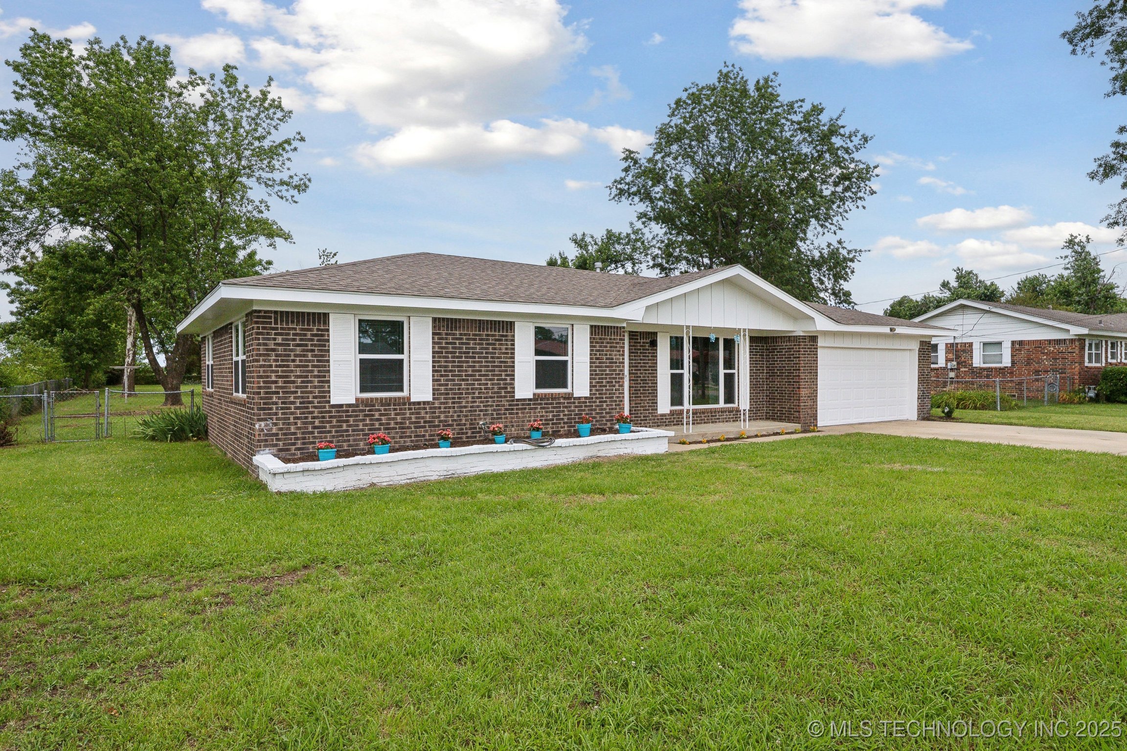 128 Suburban Lane Property Photo 2