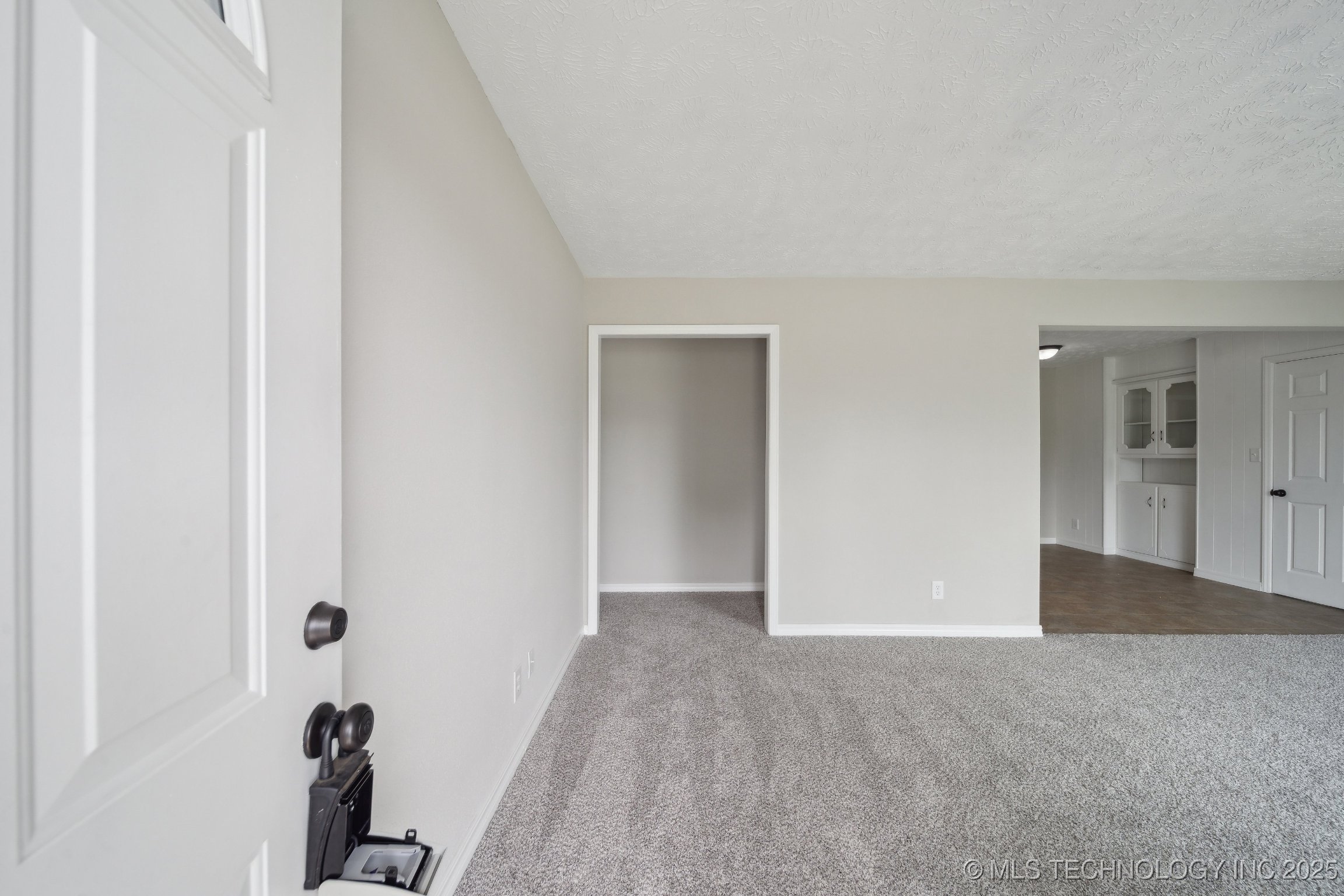 128 Suburban Lane Property Photo 3