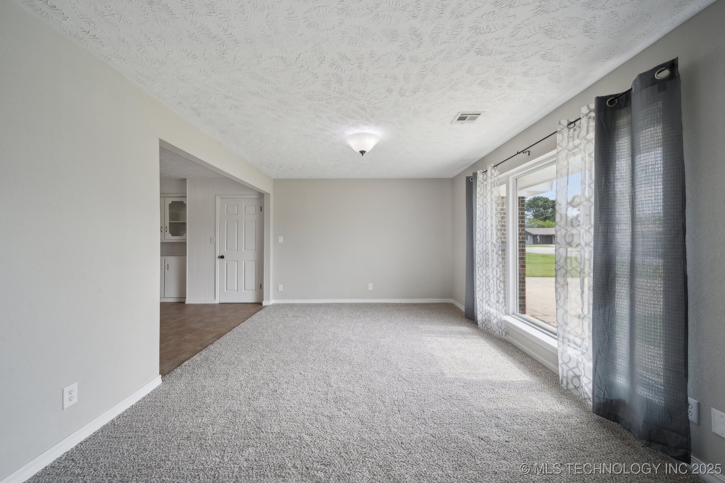 128 Suburban Lane Property Photo 5