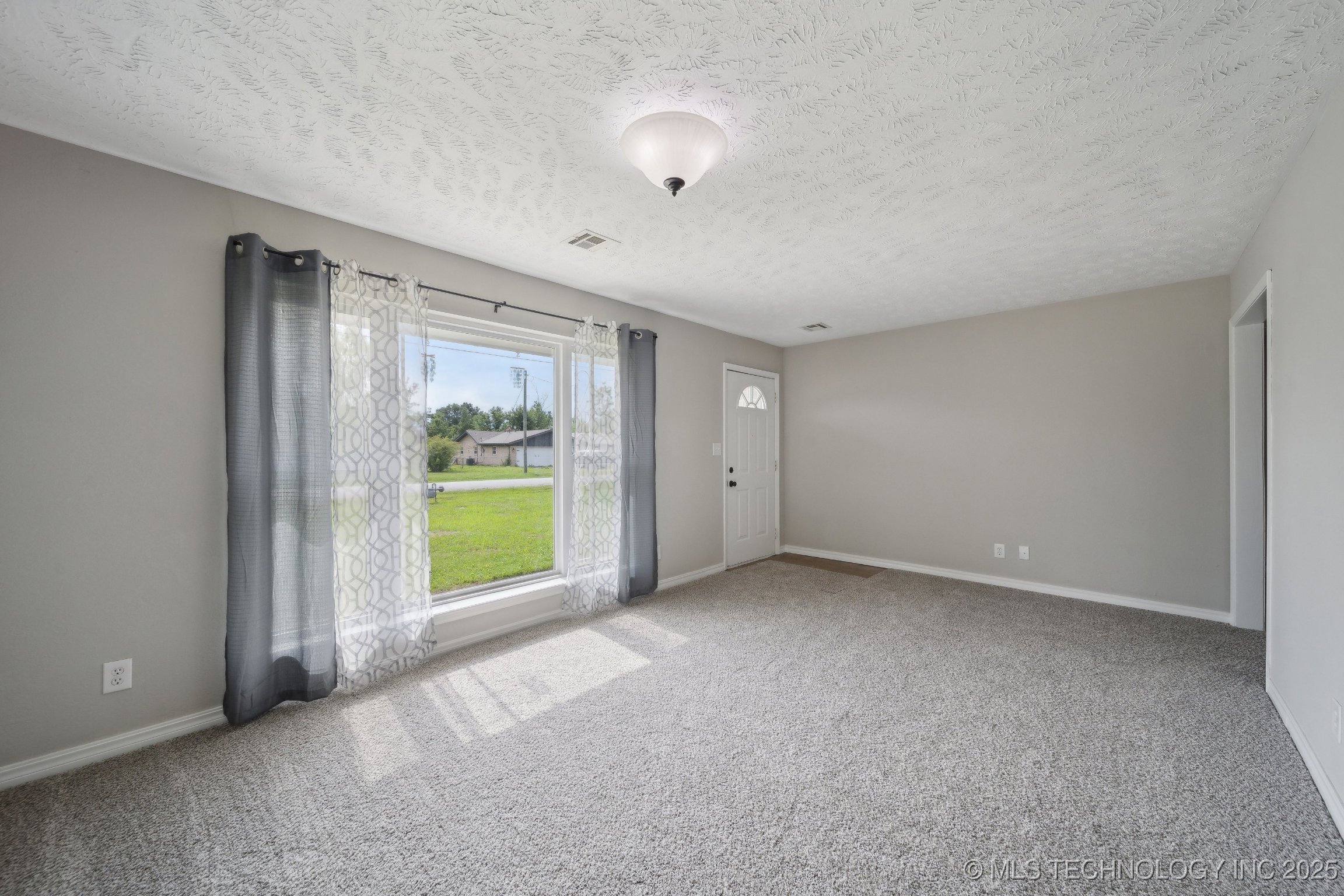 128 Suburban Lane Property Photo 6