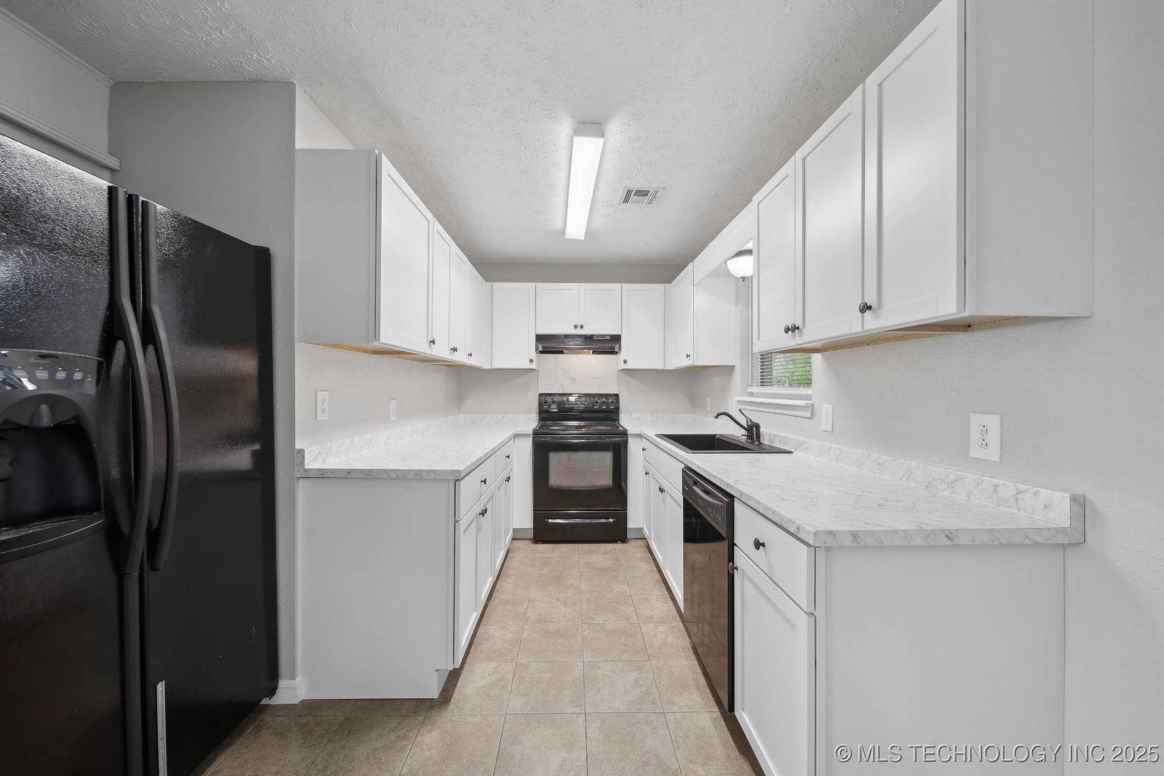 128 Suburban Lane Property Photo 9