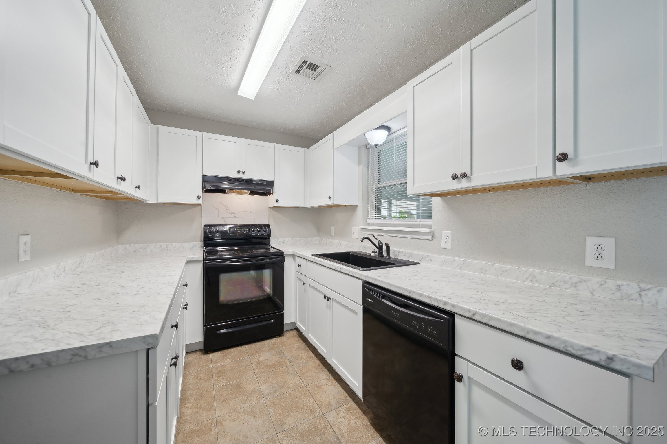 128 Suburban Lane Property Photo 10