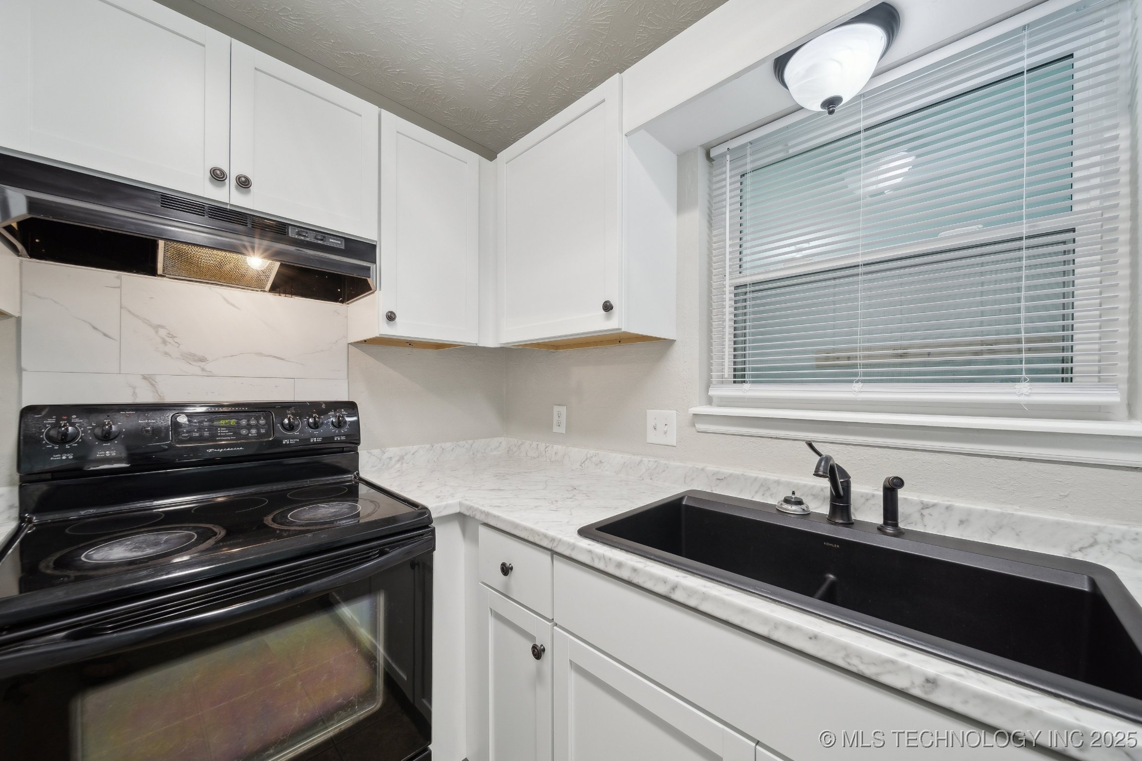 128 Suburban Lane Property Photo 11