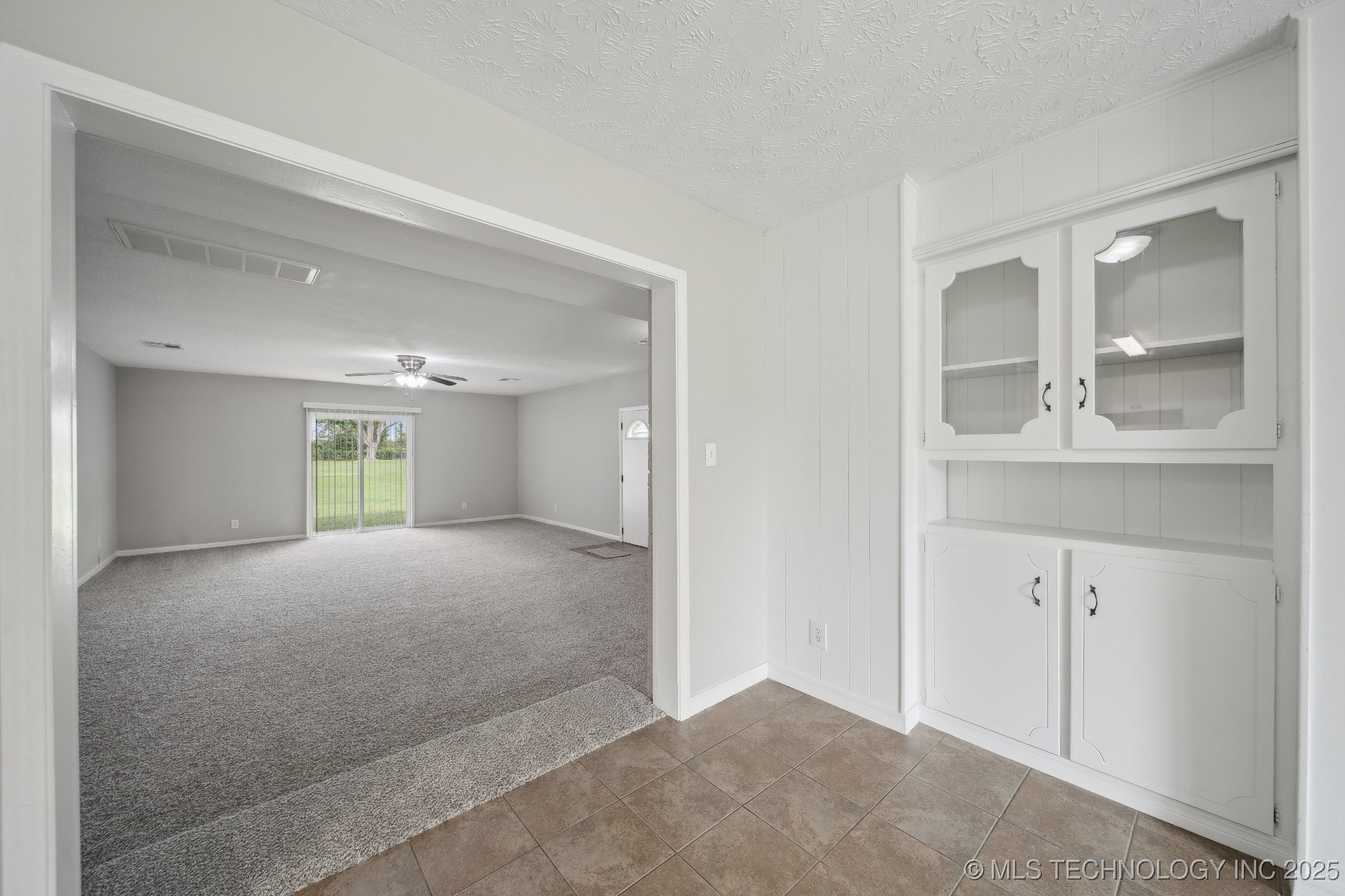 128 Suburban Lane Property Photo 12