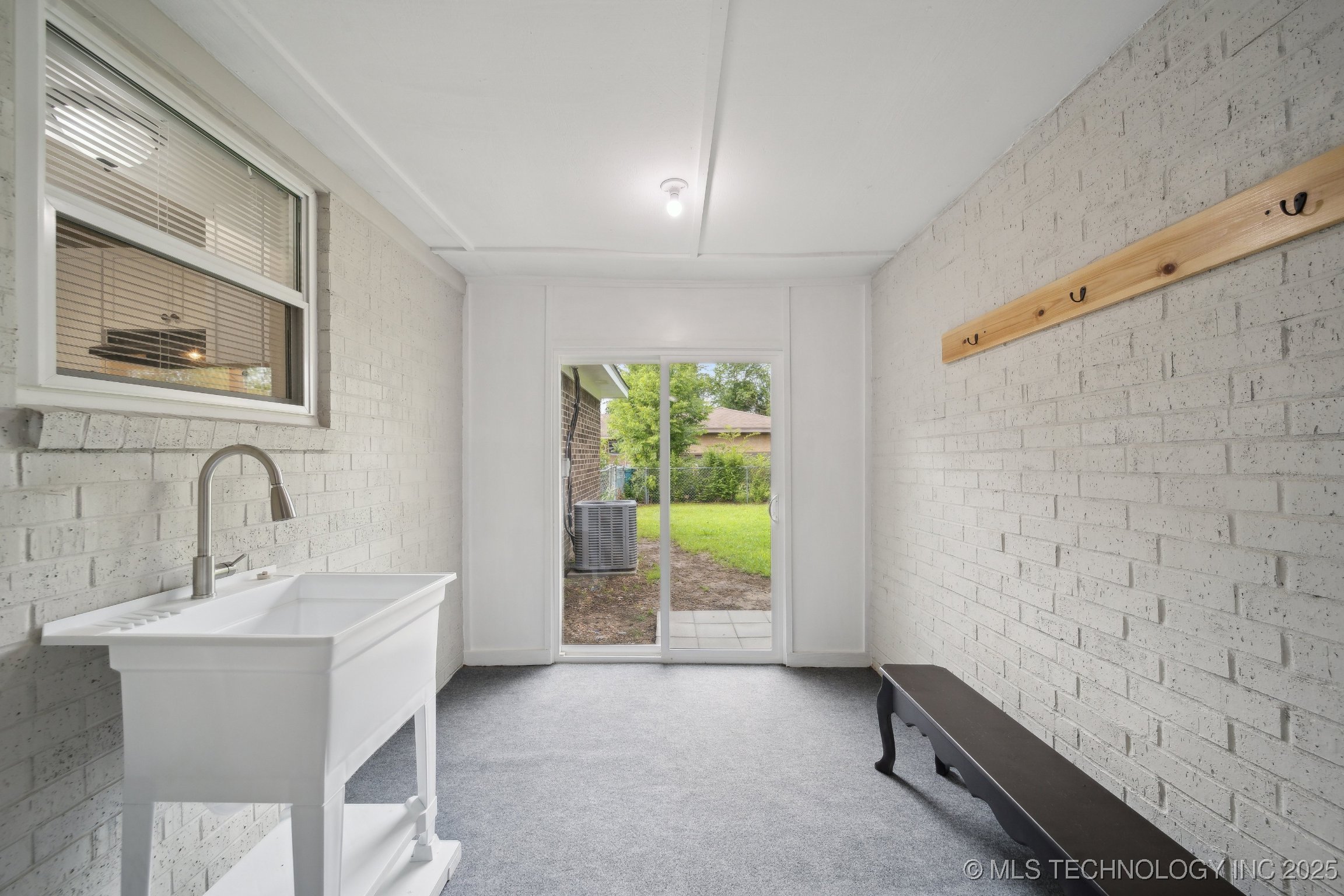 128 Suburban Lane Property Photo 15