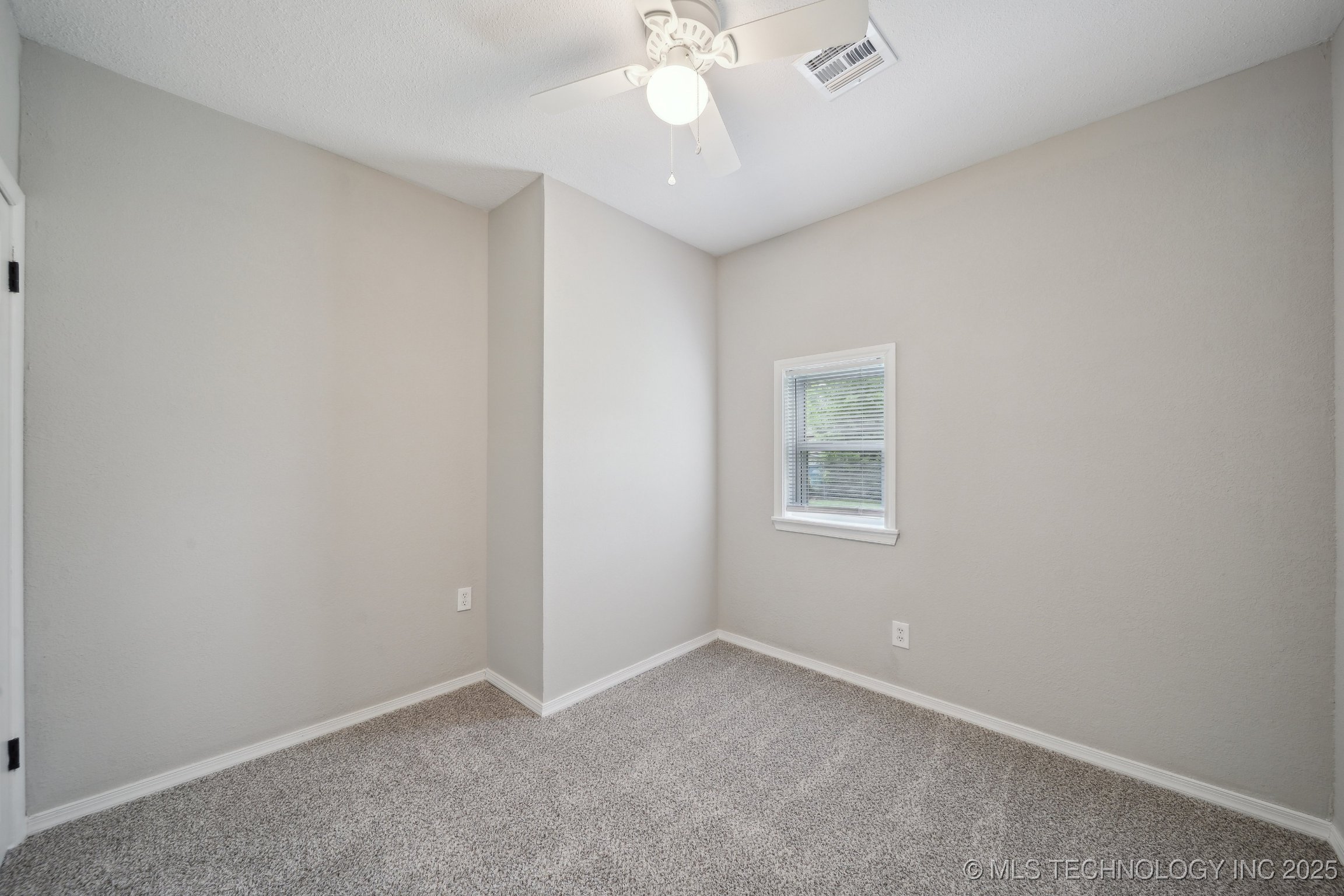128 Suburban Lane Property Photo 17