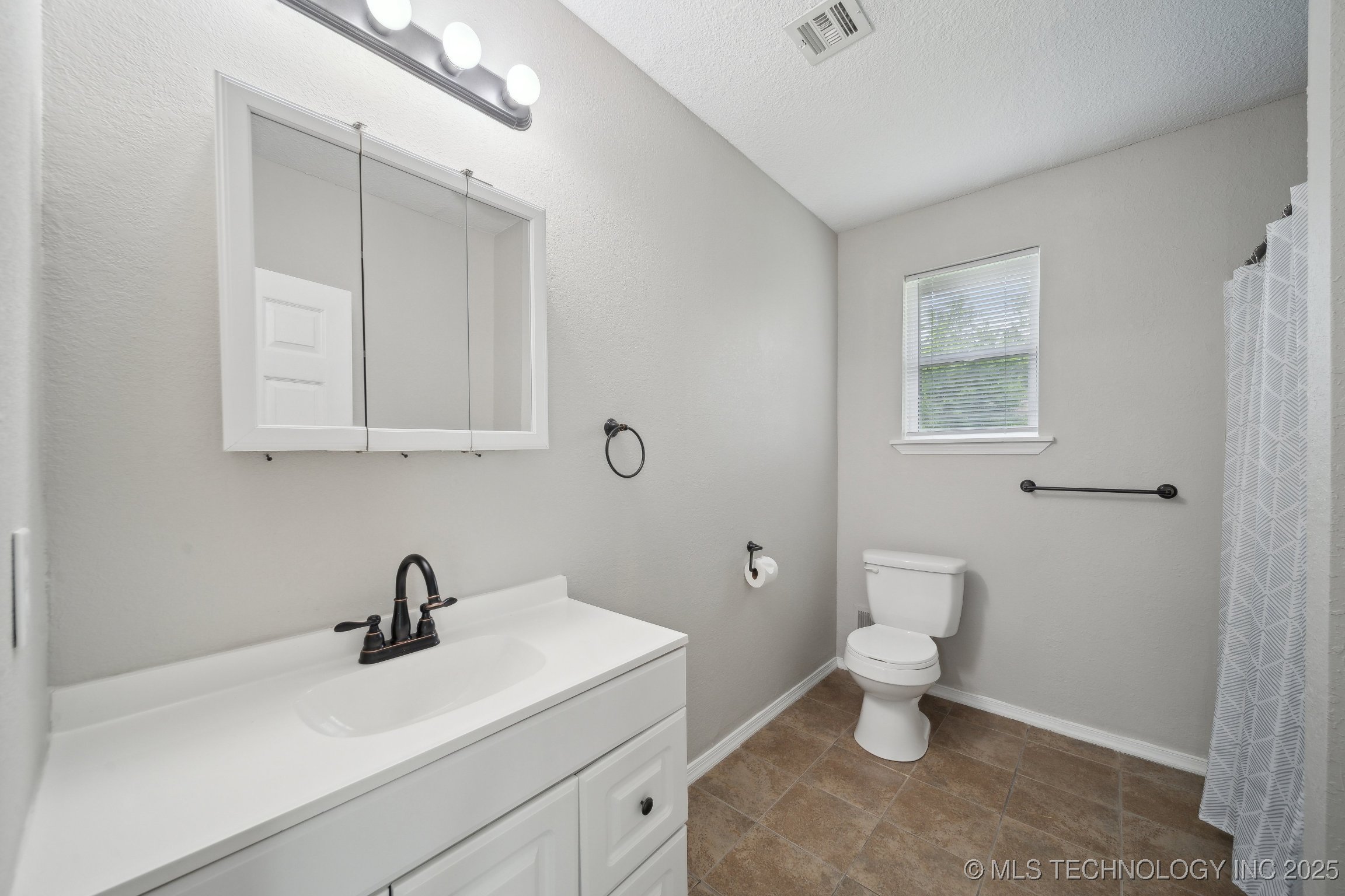 128 Suburban Lane Property Photo 18