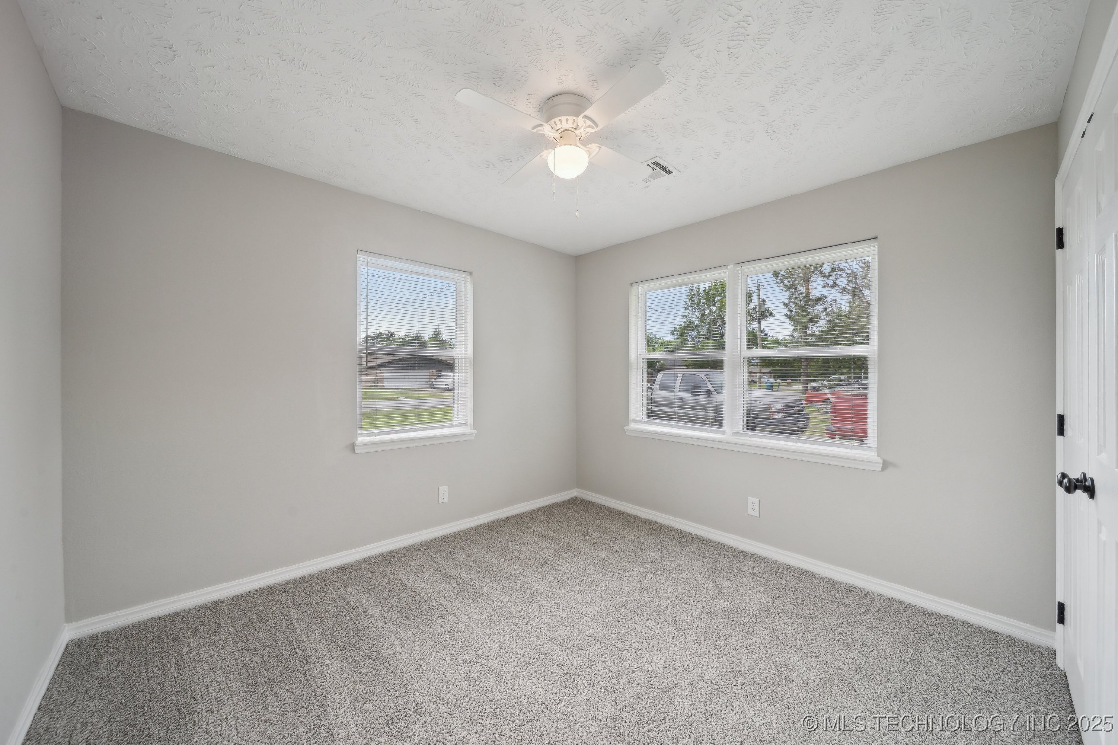 128 Suburban Lane Property Photo 21