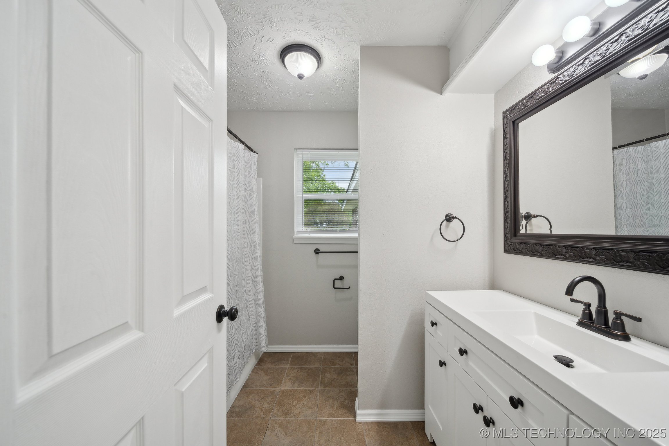 128 Suburban Lane Property Photo 22