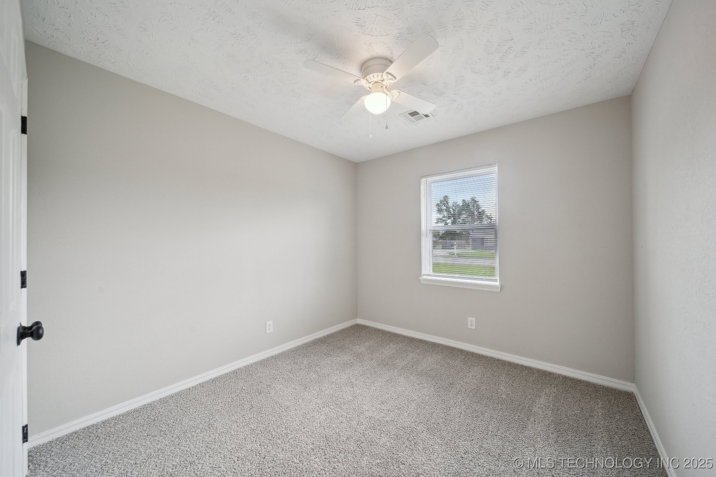 128 Suburban Lane Property Photo 24