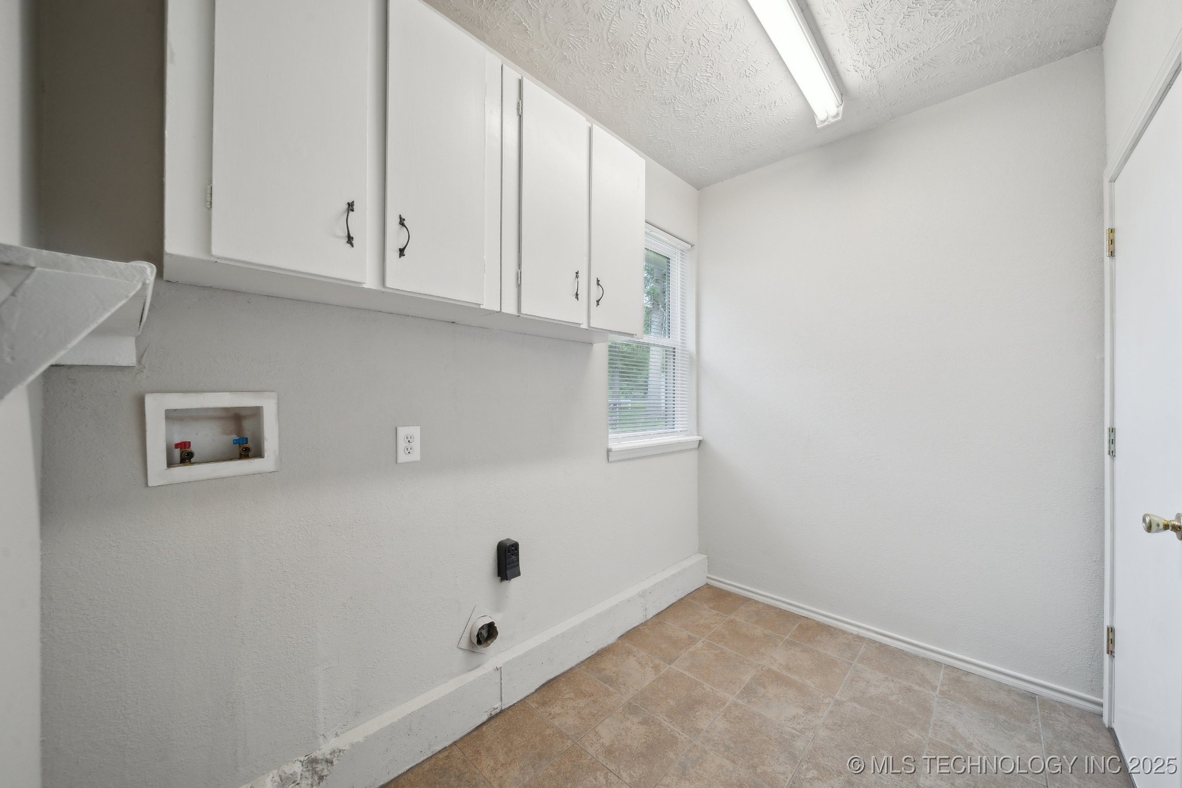 128 Suburban Lane Property Photo 25