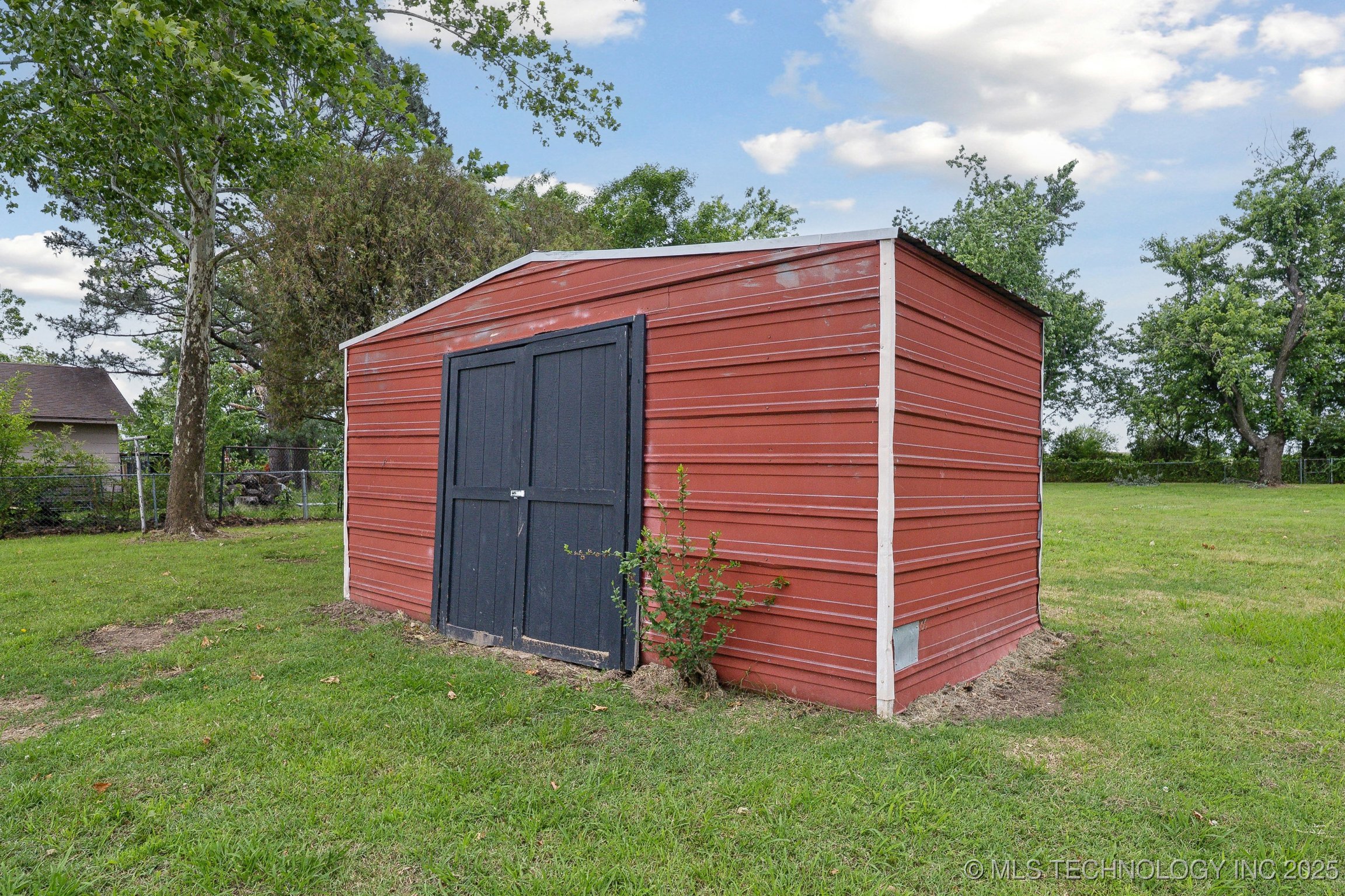 128 Suburban Lane Property Photo 28