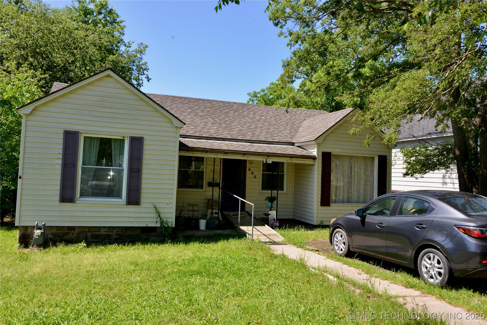 805 W Cummings Street Property Photo 1