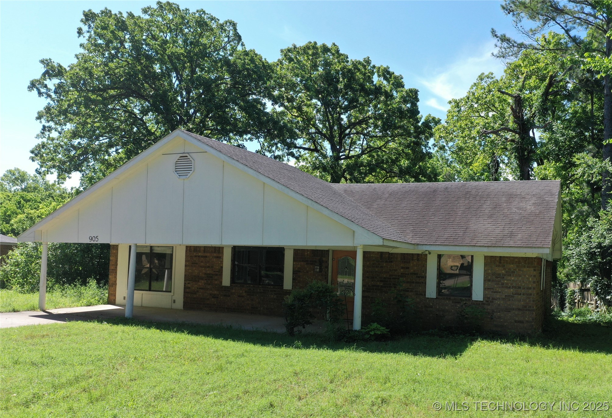 905 Brookside Drive Property Photo 1