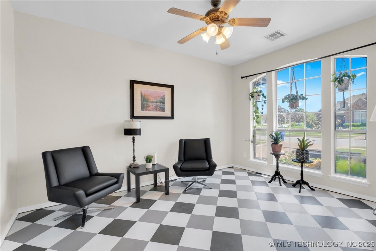 3000 S Tamarack Avenue Property Photo 12