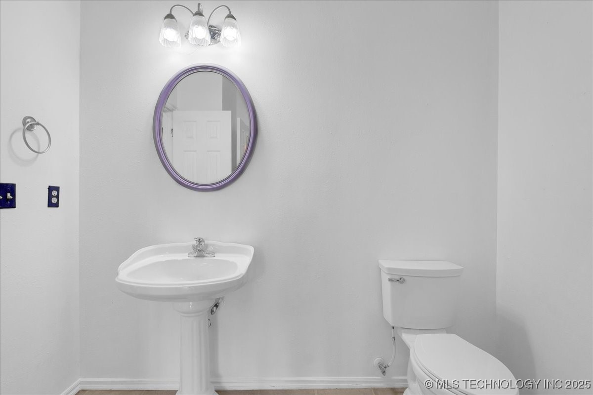3000 S Tamarack Avenue Property Photo 15