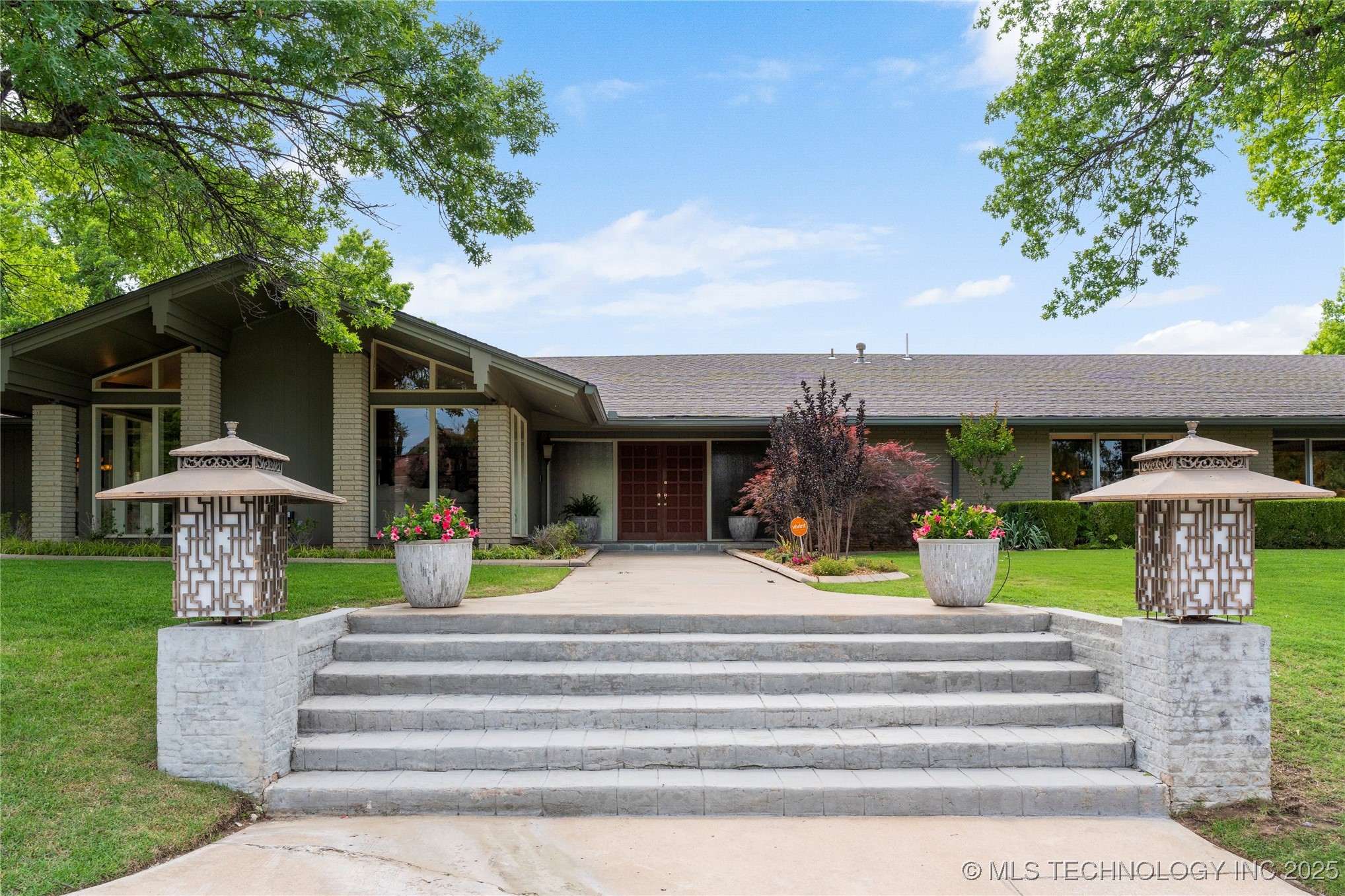 6232 S Jamestown Avenue Property Photo 1