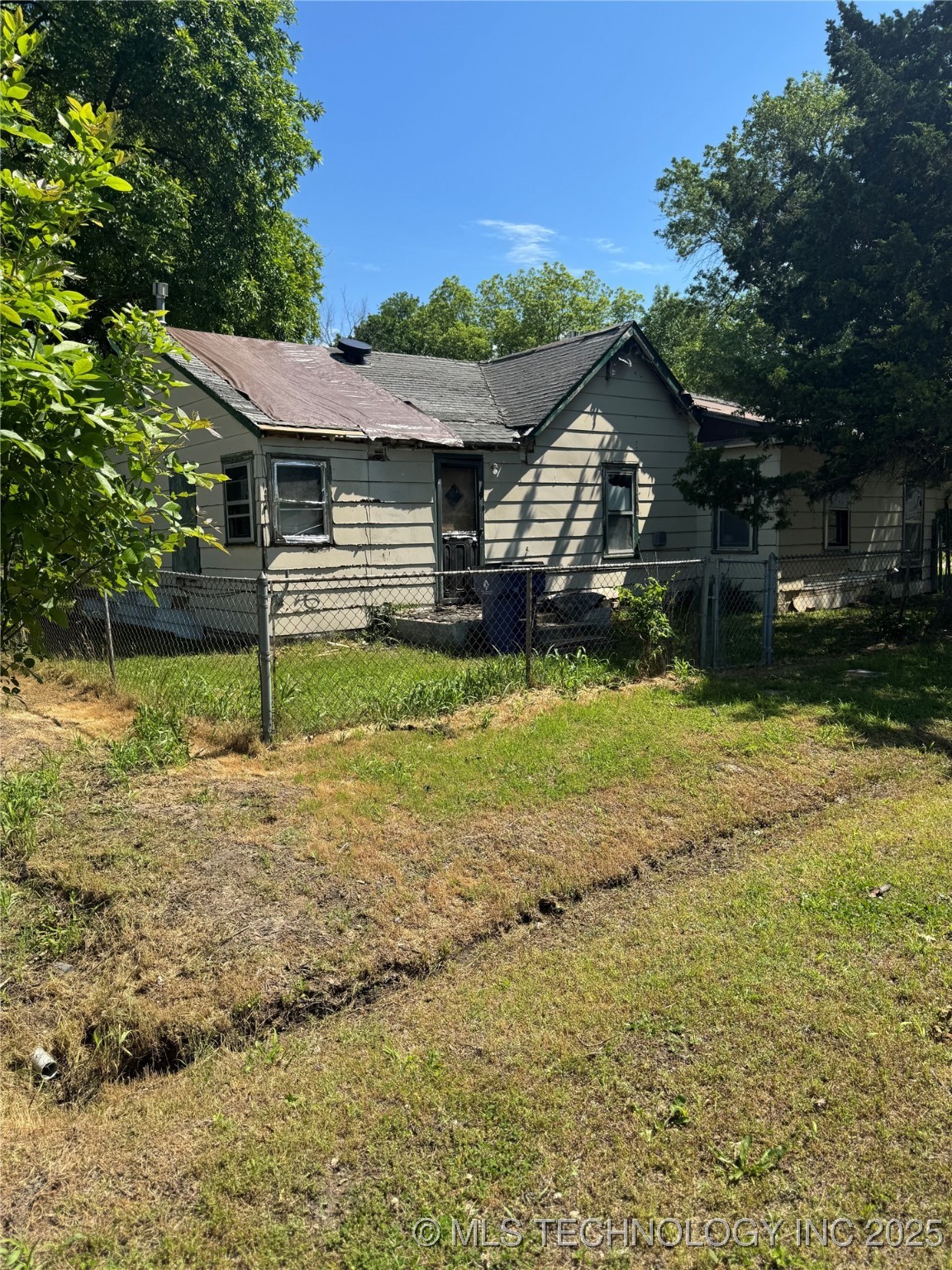 420 W 8th Property Photo 1