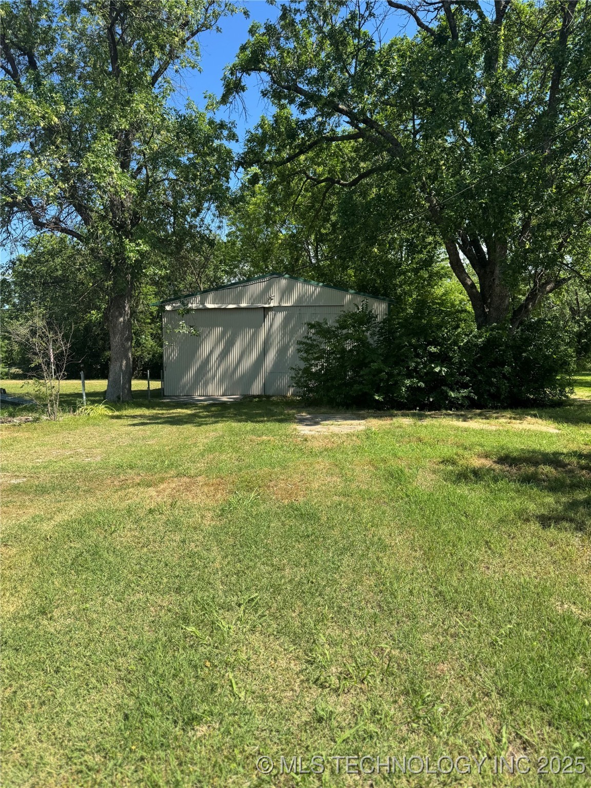 420 W 8th Property Photo 2