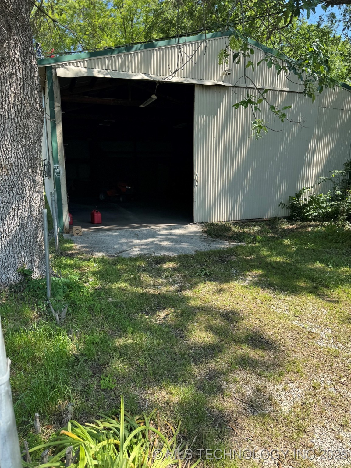 420 W 8th Property Photo 11